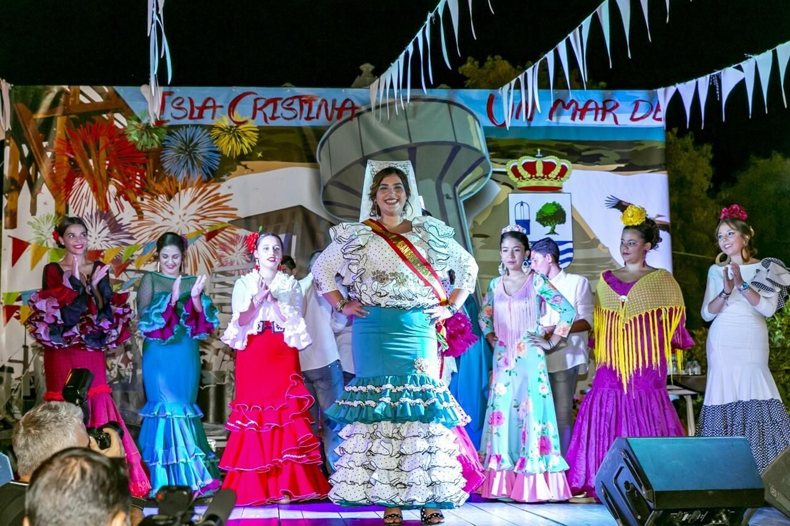 Proclamación de la reina juvenil de las fiestas.