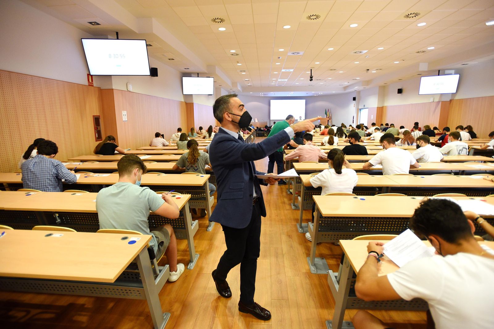 El inicio de los exámenes de Selectividad en Córdoba, en fotografías