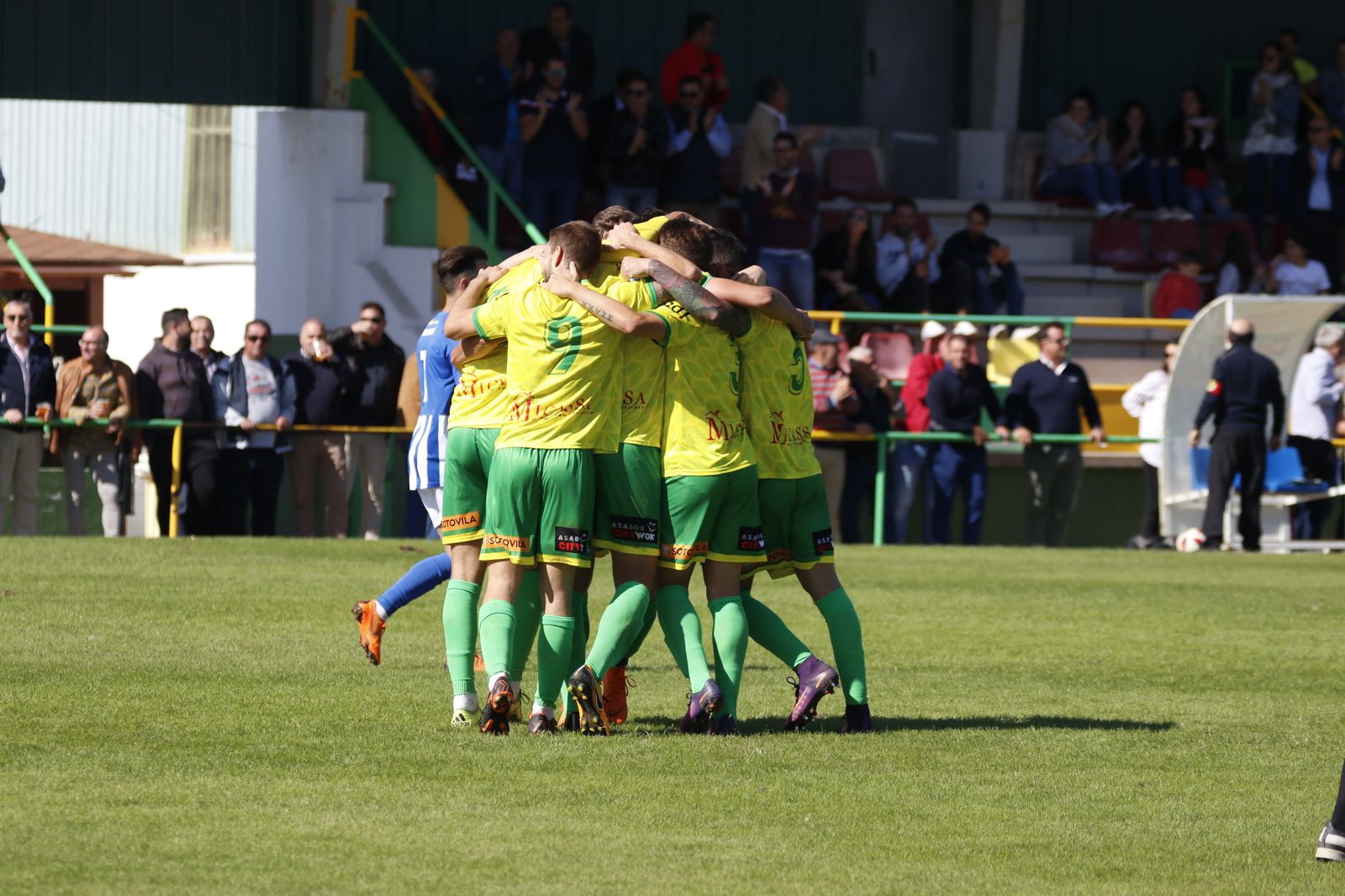 Los jugadores de la Unión celebran el gol