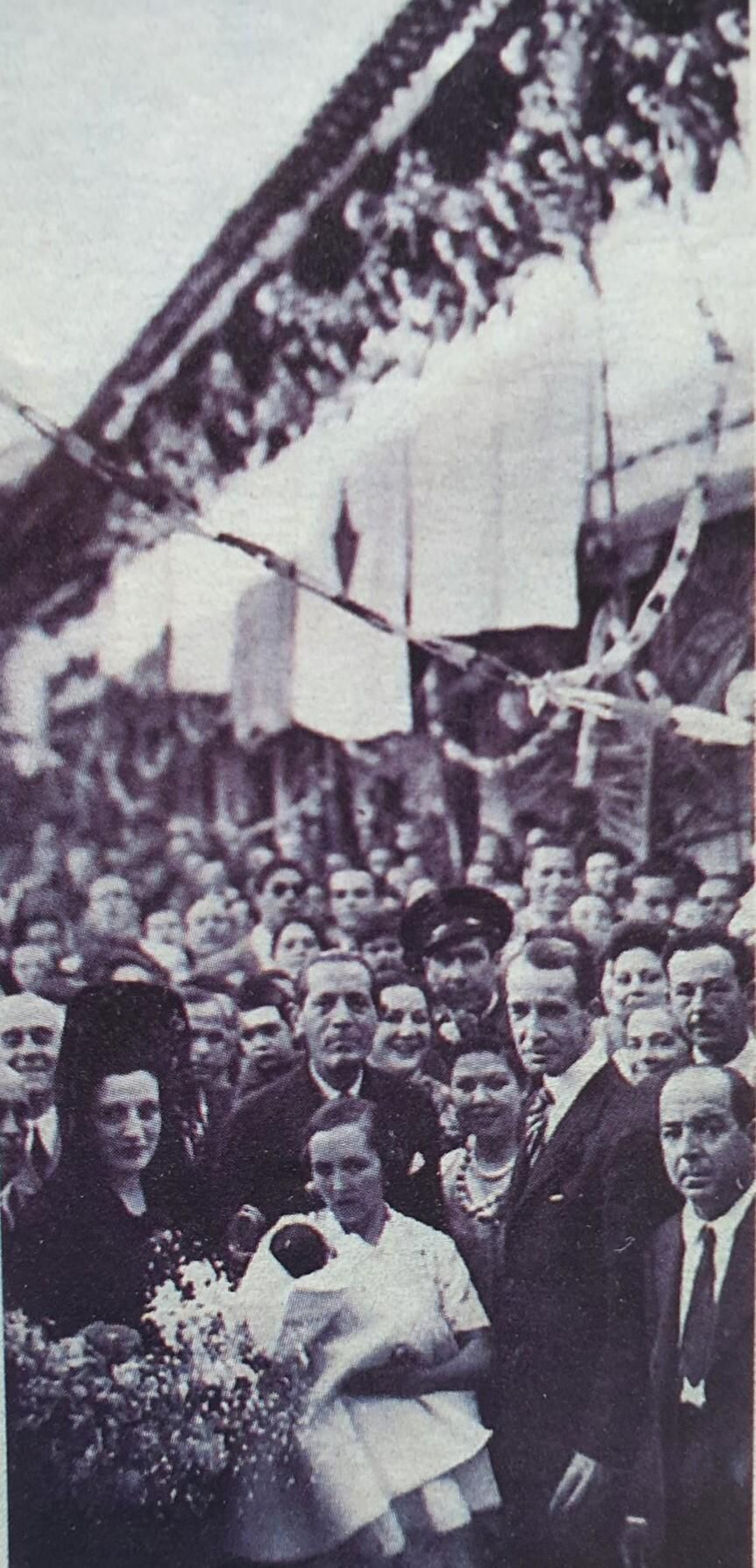 7-Bautizo en la Casa de la Lona con el alcalde como padrino.