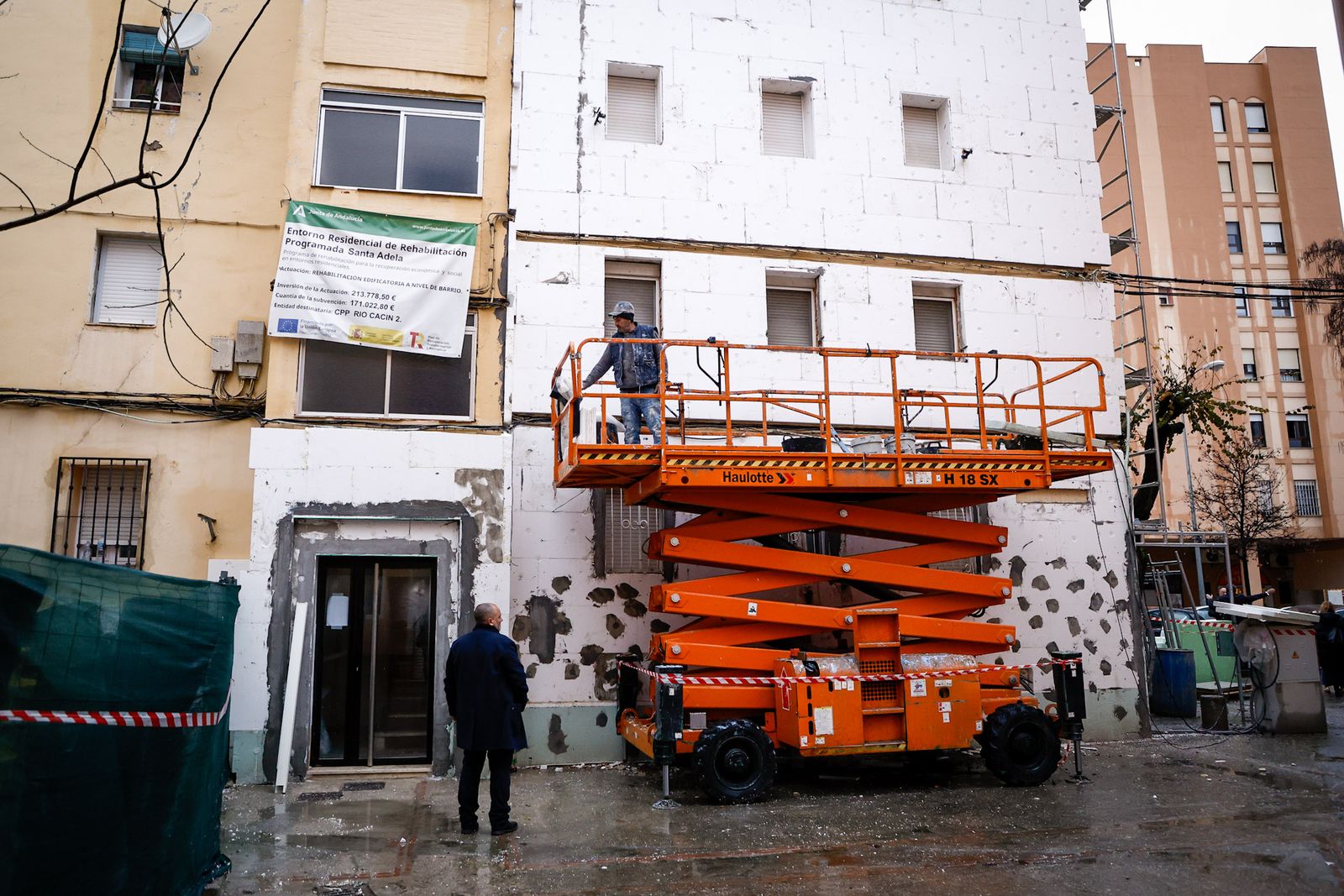 Obras en uno de los edificios.
