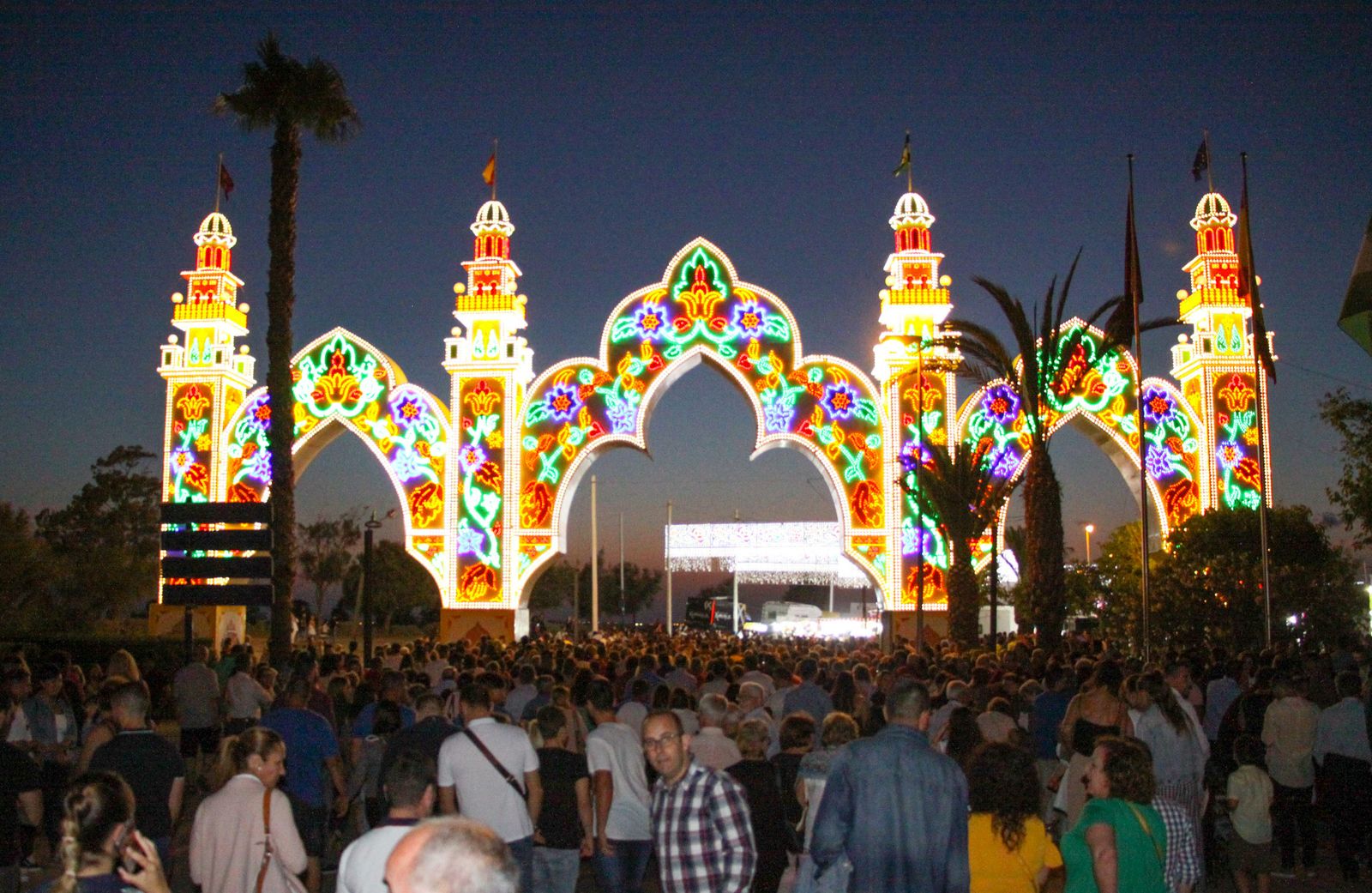 Encendido de la portada sobre las diez de la noche.