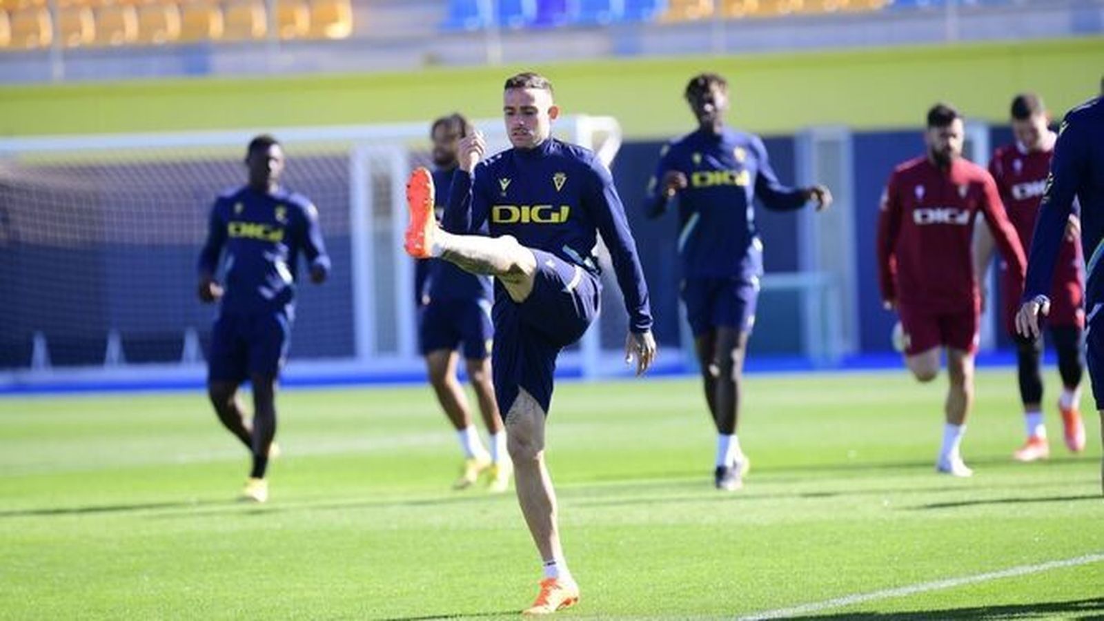 Sergio recuperará al delantero valenciano para el derbi