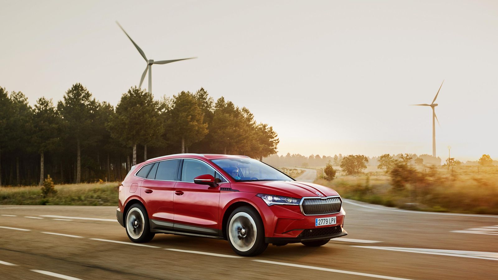 El peso del Enyaq ronda los 2.000 kilos. En principio, sólo se pone a la venta con dos motores. Más adelante llegarán las versiones de tracción total.