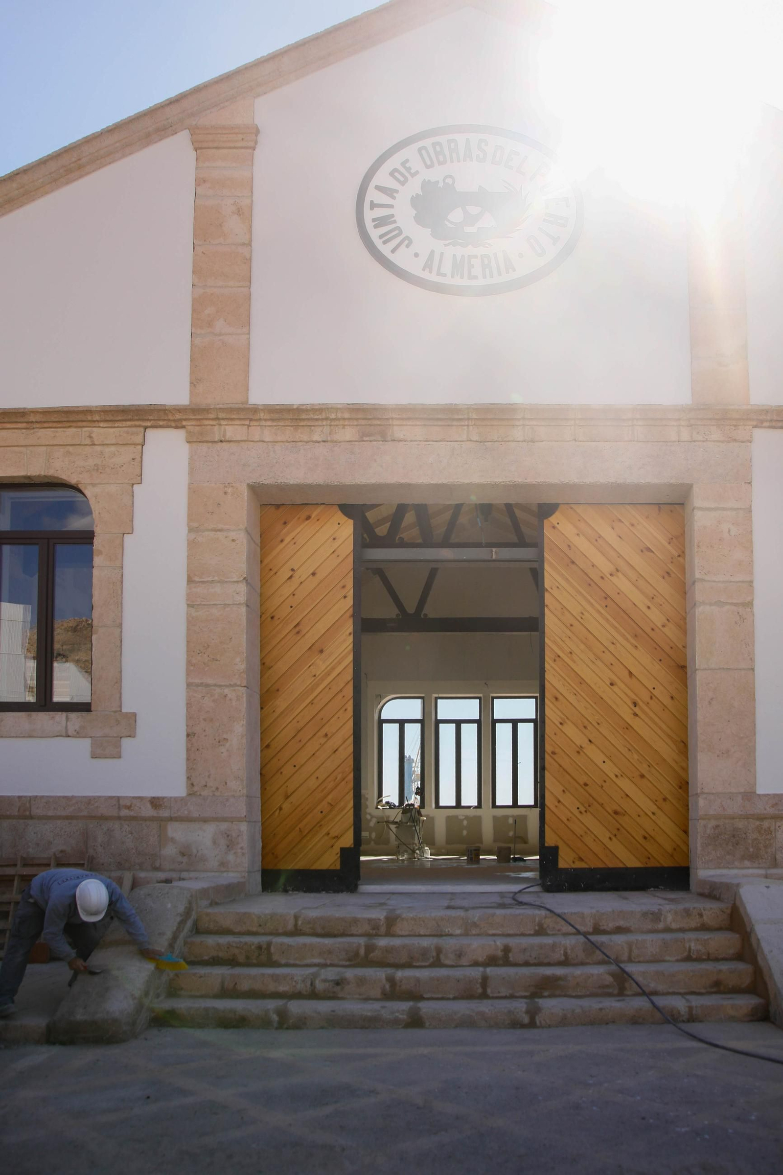 Las imágenes de la visita a la obras del Puerto de Almería