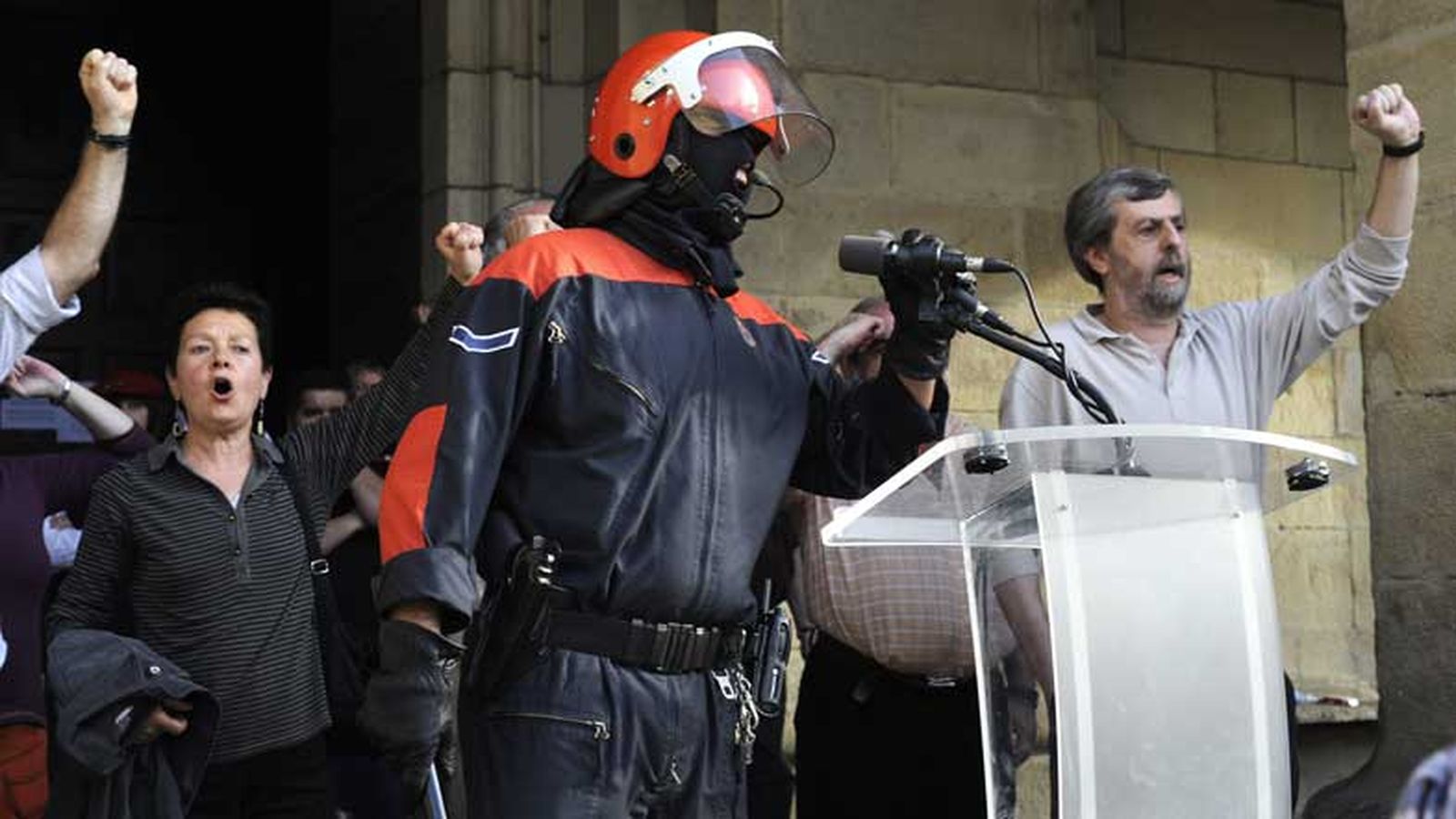 Diez detenidos en Durango al impedir la Ertzaintza los actos del aniversario de HB