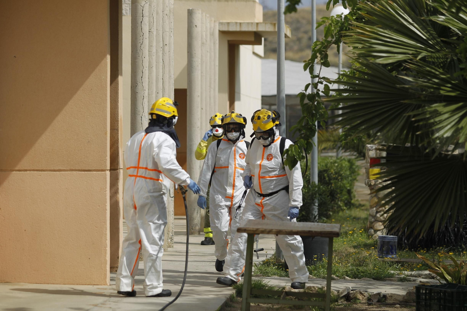 Fotogalería actuación INFOCA y UME por el coronavirus en Almería. Covid-19