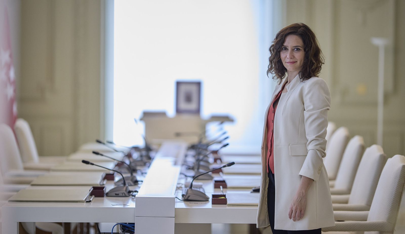 Todas las fotos de la entrevista a Ayuso