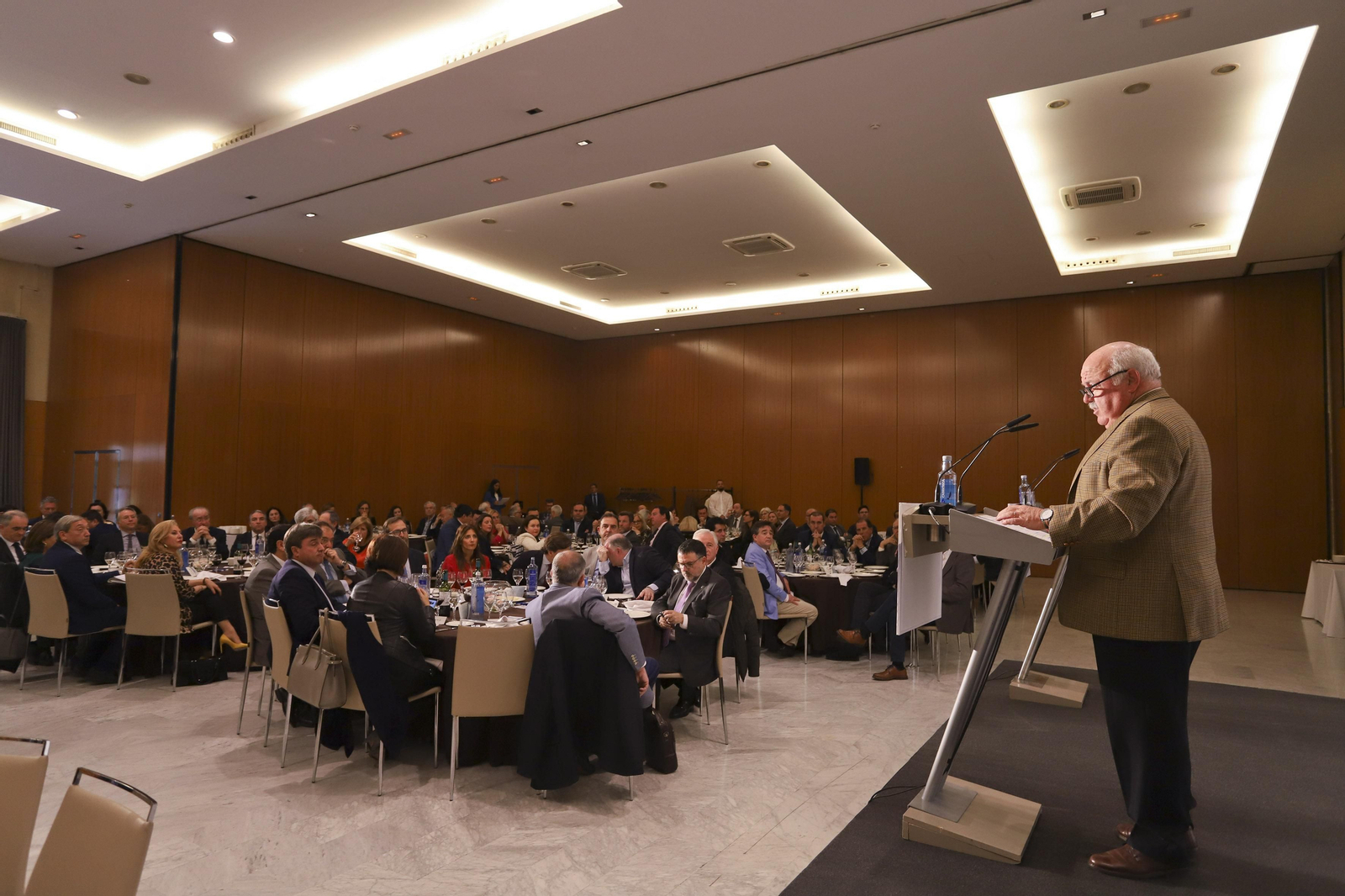 Las fotos del Foro Joly con el consejero de Salud, Jesús Aguirre