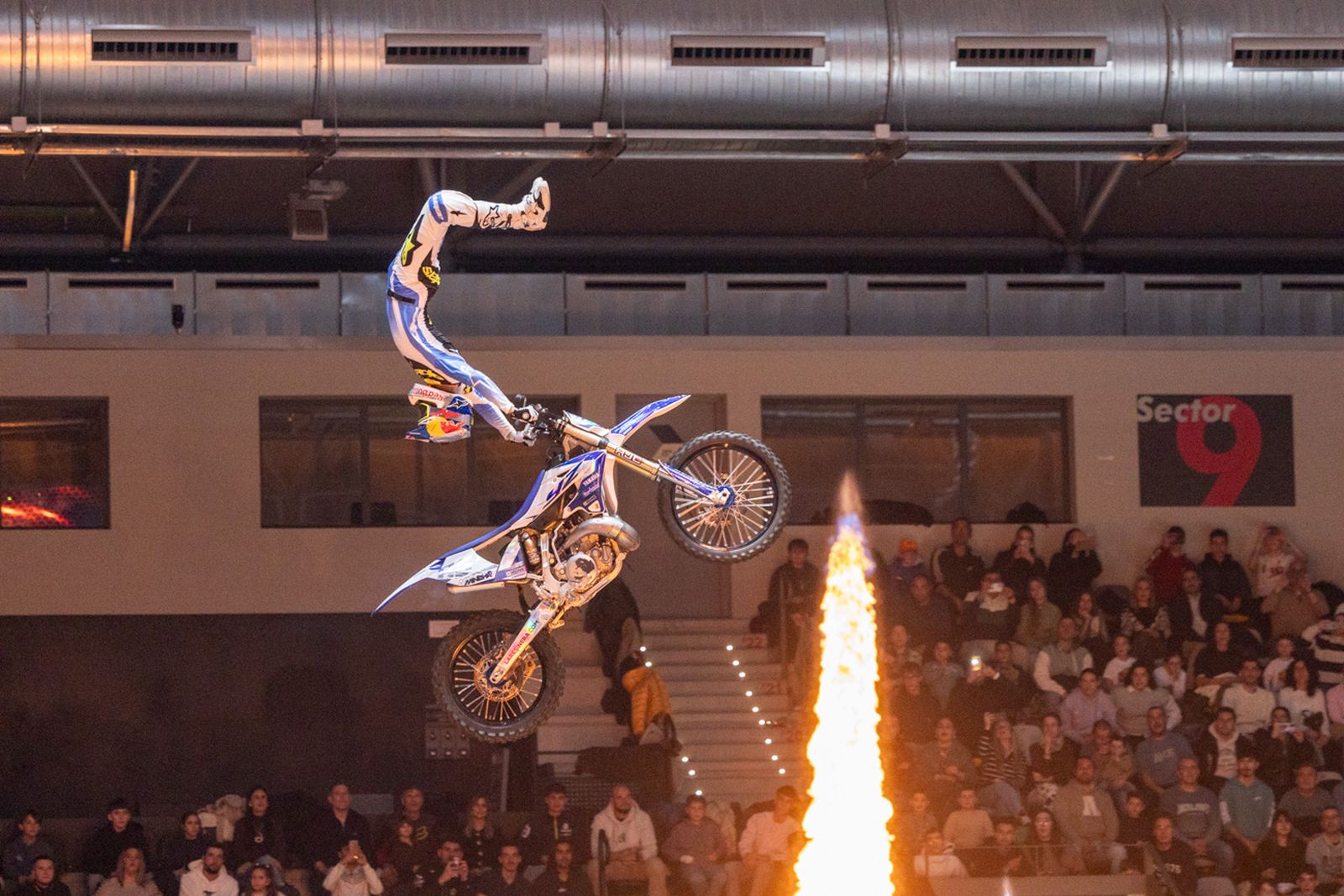 En imágenes: el Olivo Arena vibra con piruetas y motor en estado puro en el Soloflow Freestyle (1)
