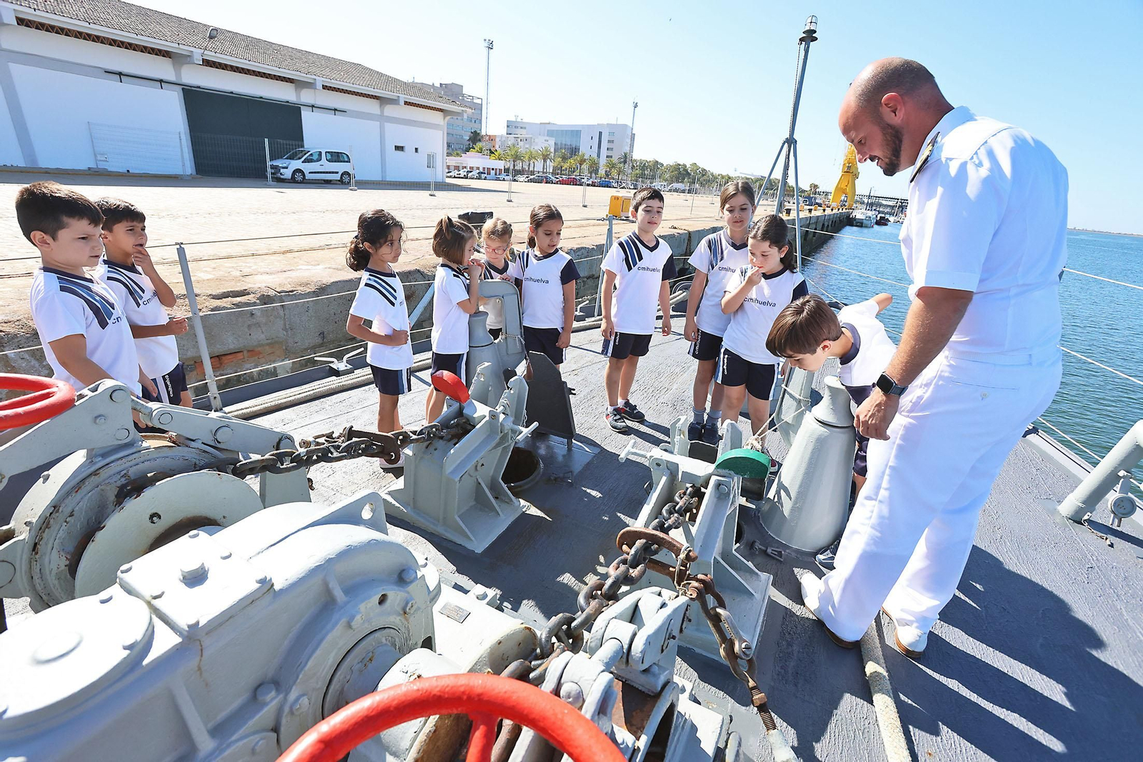 Imágenes de las visitas al patrullero de la Armada Española Medas p-26