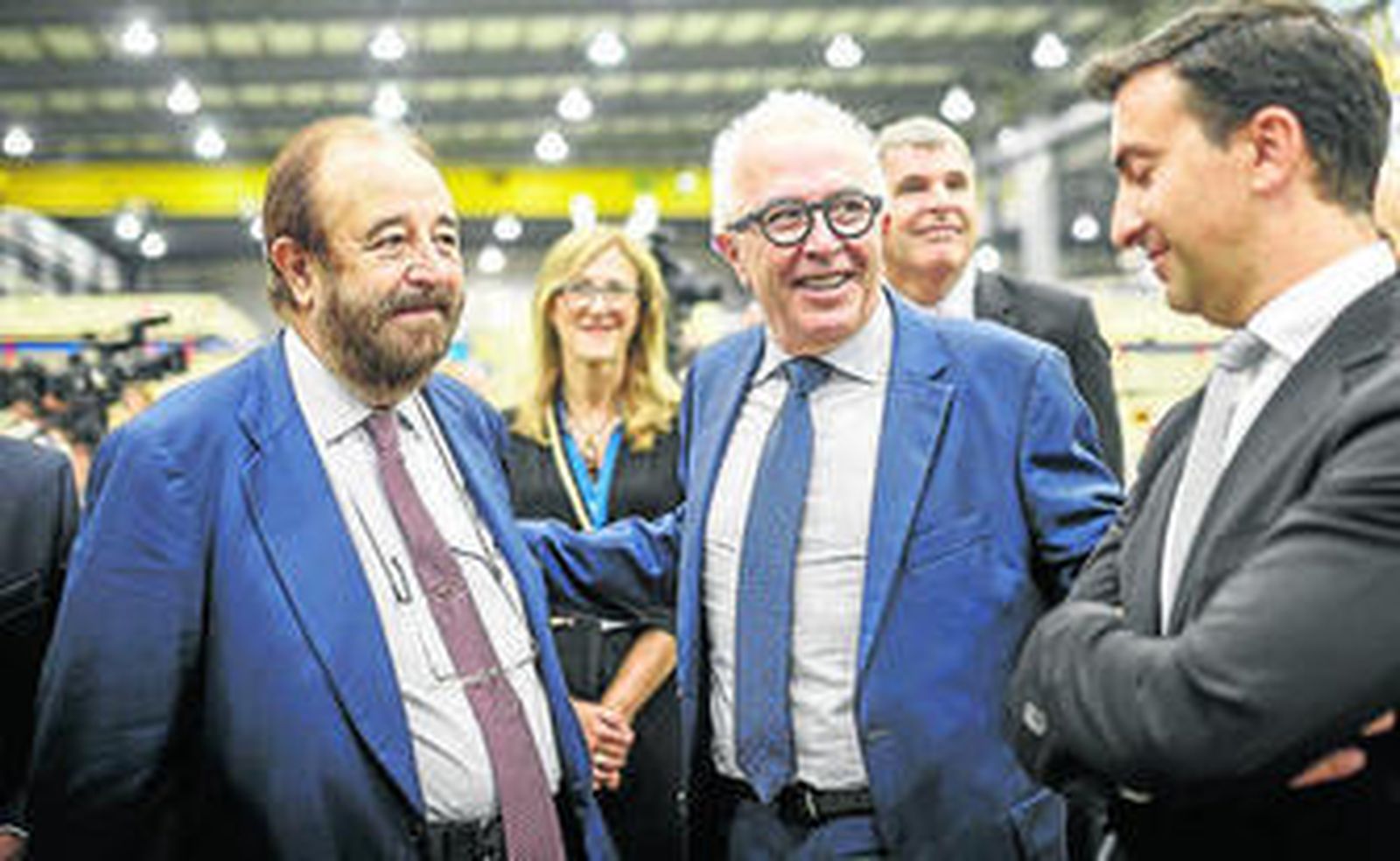 El presidente de Altran, José Ramón Magarzo (izqda.), y el consejero Sánchez Maldonado, tras firmar el acuerdo en 2015.