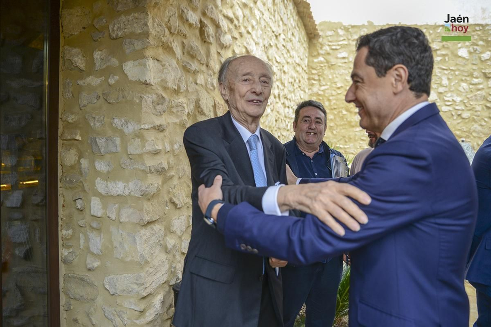 Inauguración de la planta fotovoltaica flotante en el Cortijo Conde de Guadiana de Úbeda.