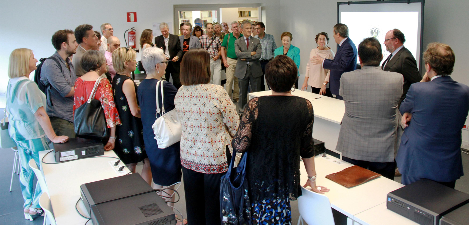 Mayor Zaragoza dona 19.000 libros, archivos y obras de arte a la UGR