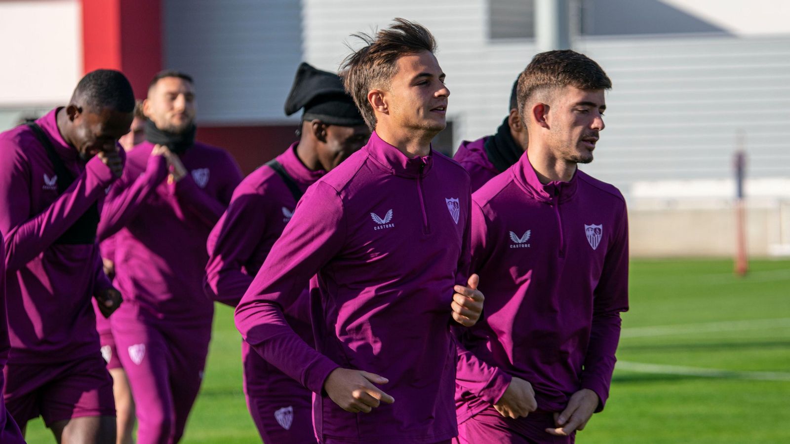 Lulo Dasilva, junto a Kike Salas, entrenando con el primer equipo durante la 2023-24.