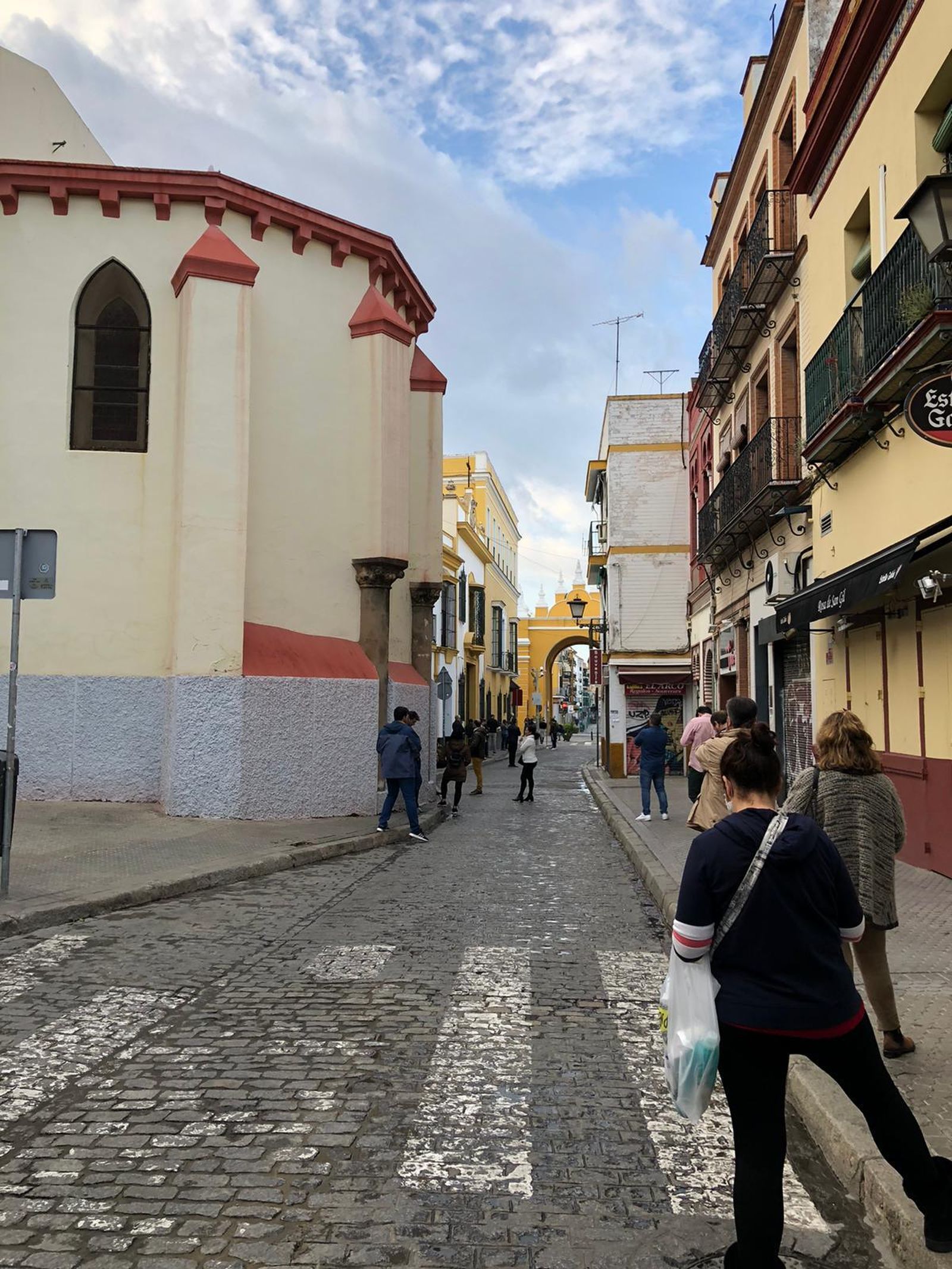 Cola de donantes en la Macarena.