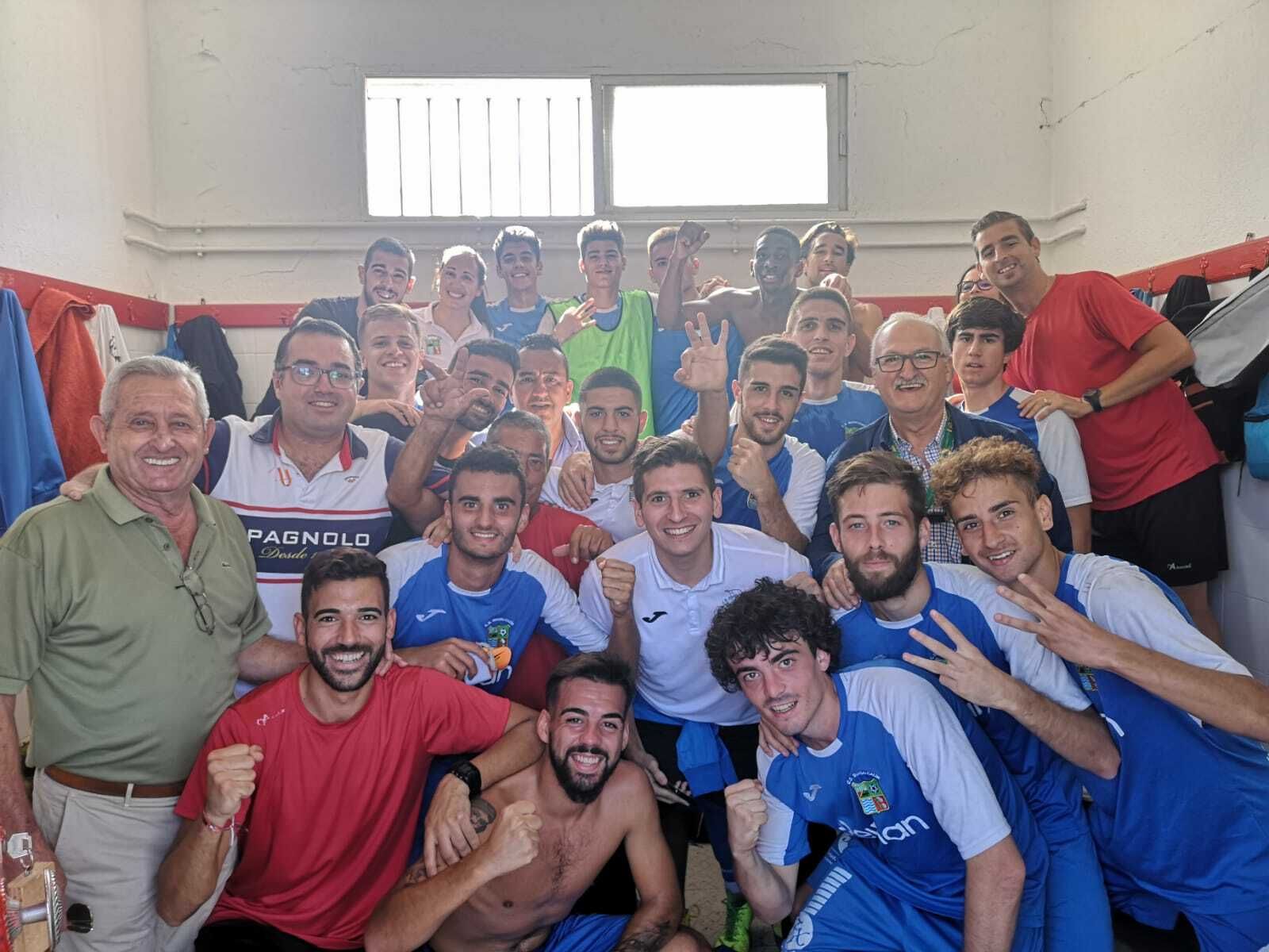 La expedición del Guadalcacín, celebrando el triunfo en el Municipal de Chiclana.