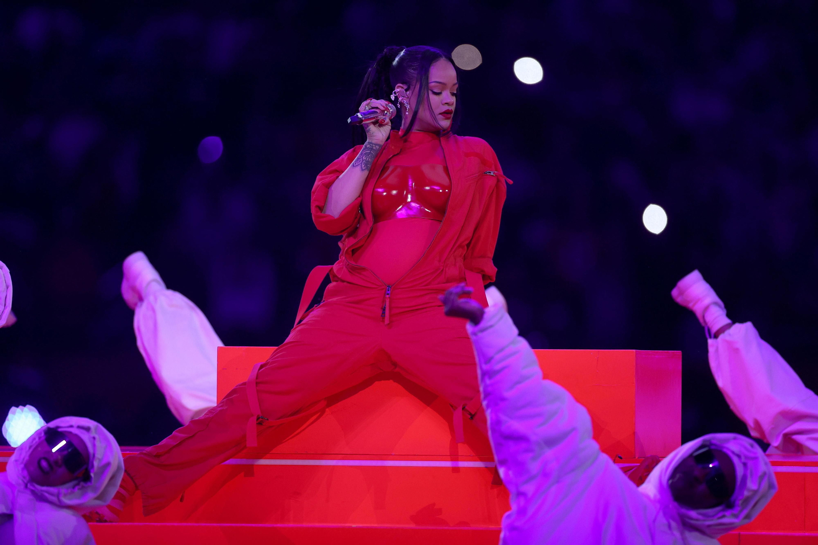 Las imágenes de la actuación de Rihanna en la Super Bowl 2023