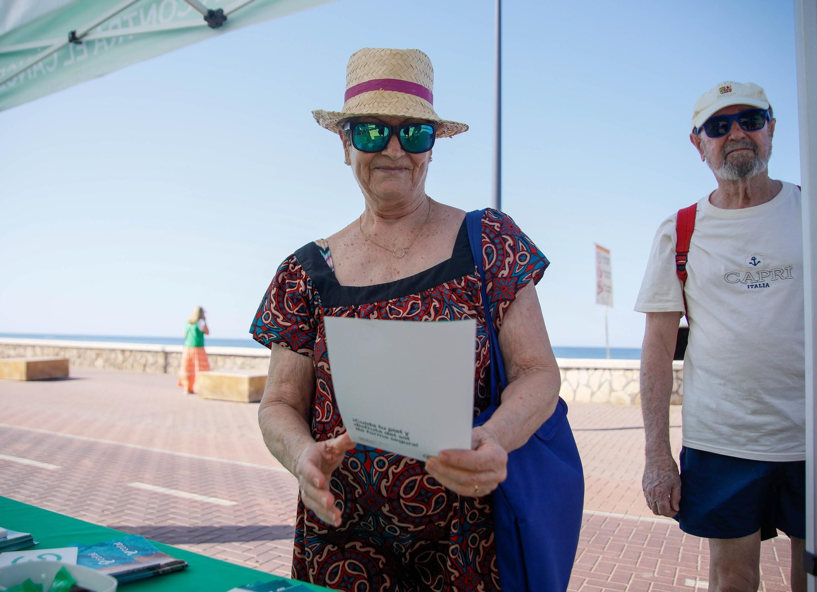Las imágenes de la carpa informativa sobre prevención del cáncer de piel en Almería