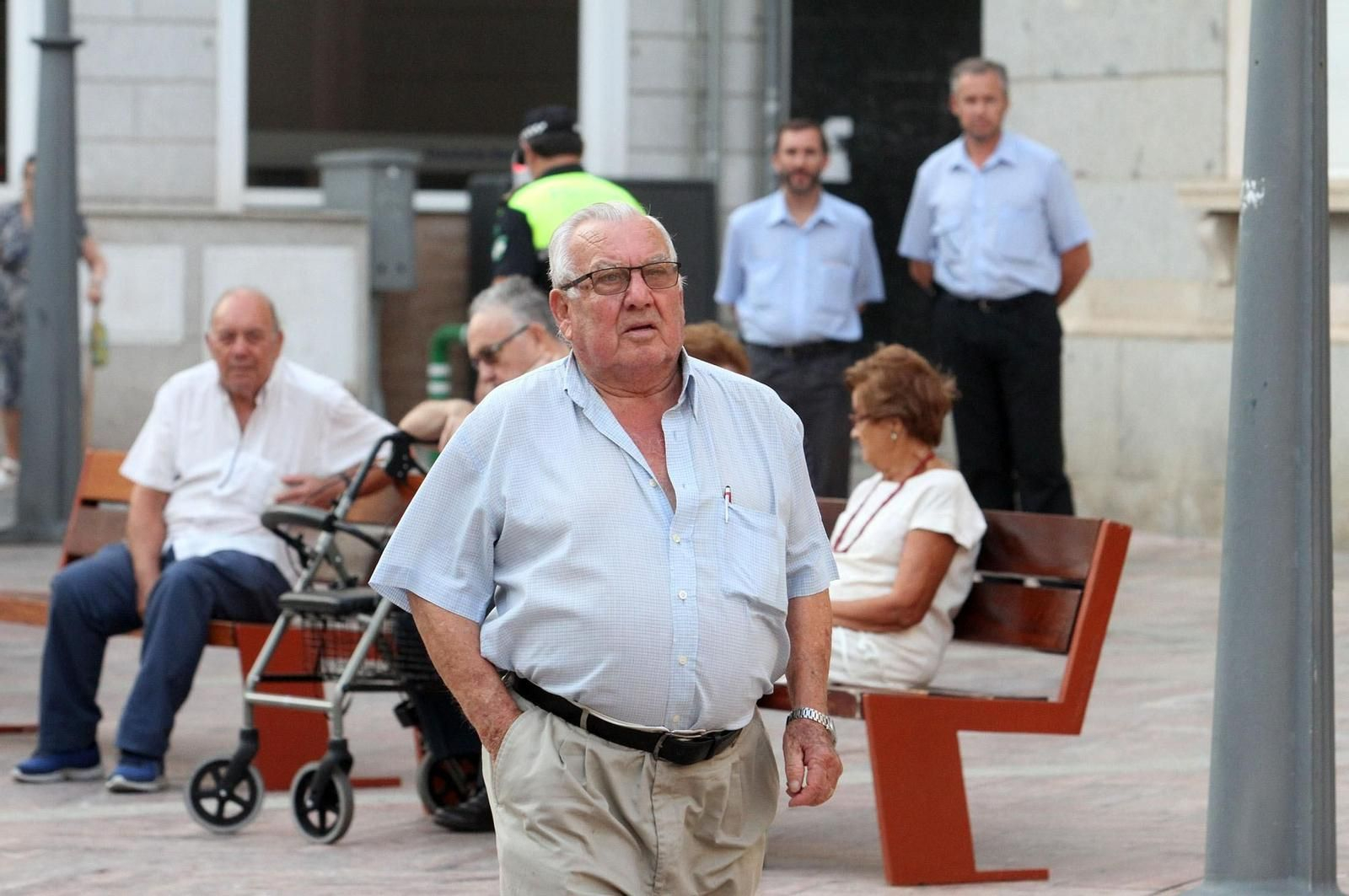 Pensionistas en la calle
