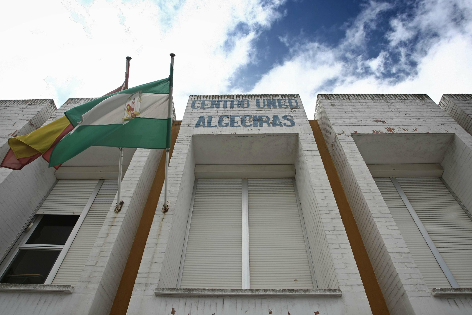 La fachada del centro asociado de la Uned en Algeciras.