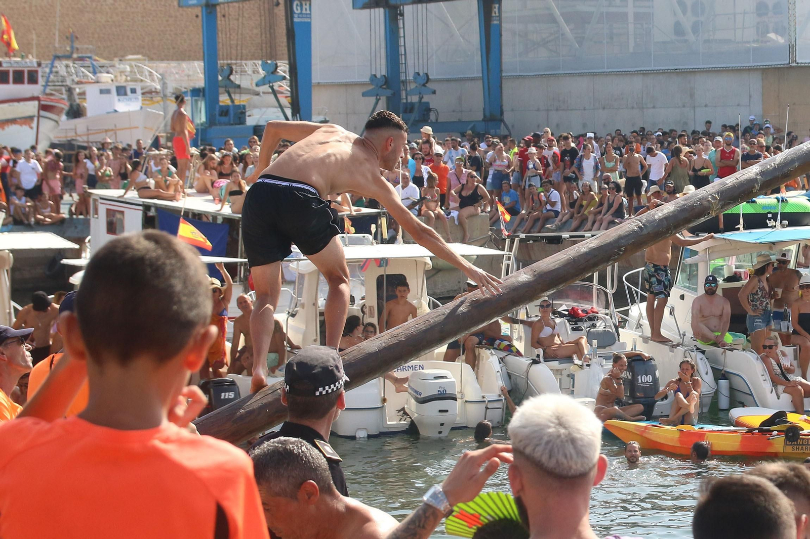 Fotogalería de la cucaña y la procesión de las Fiestas de Santa Ana en Roquetas