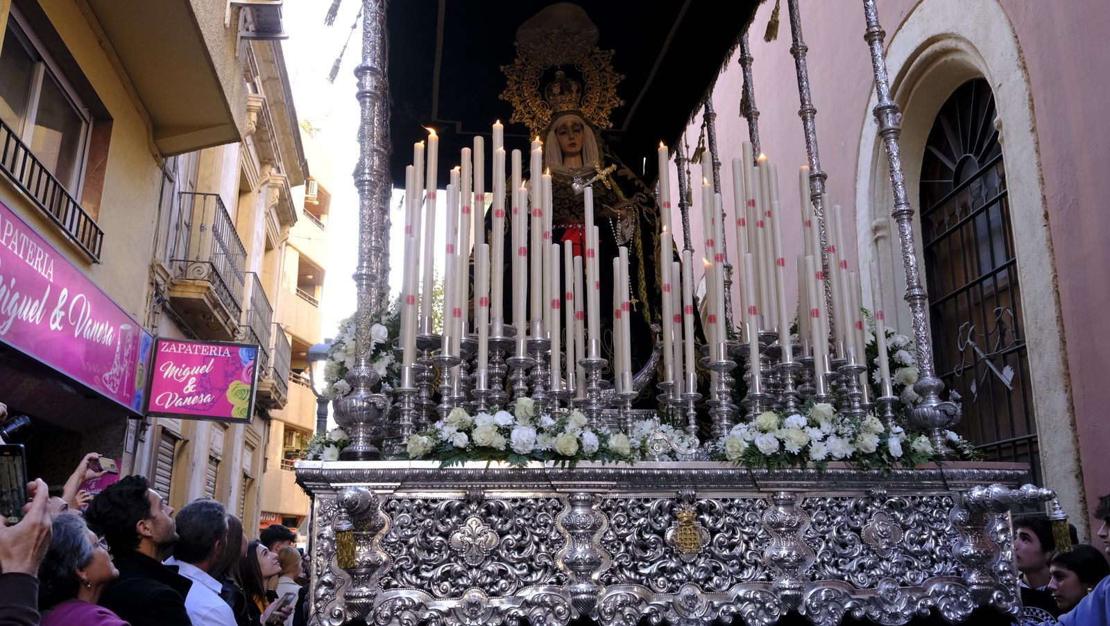 Procesión del Santo Entierro en Almería, en imágenes
