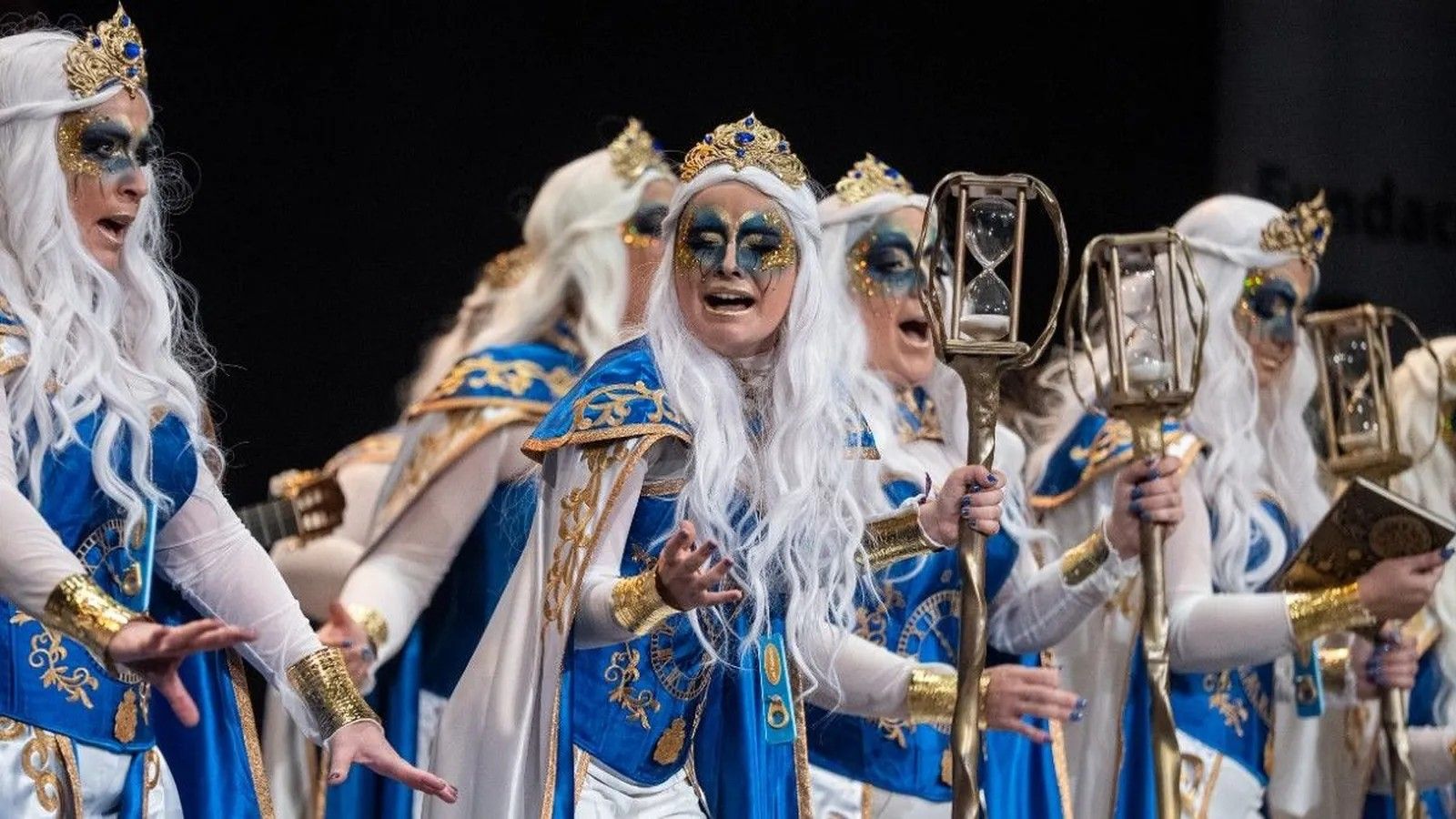 La comparsa 'Las Pasajeras' sobre las tablas del Gran Teatro Falla el pasado 27 de enero de 2026.