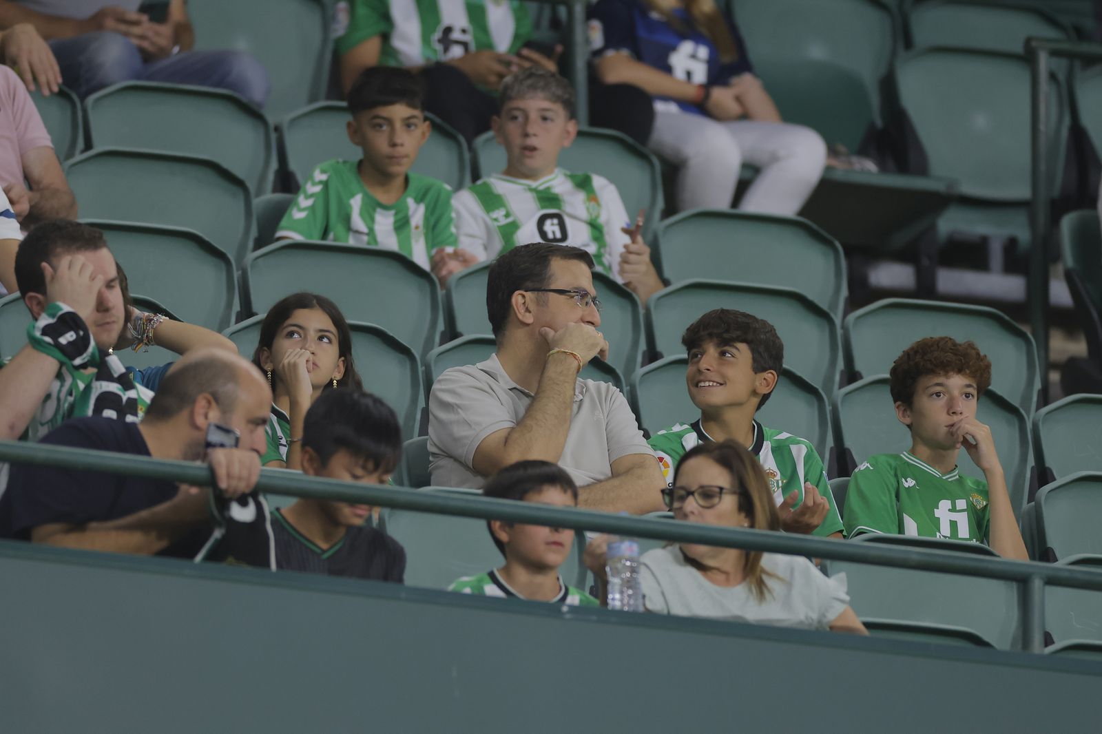 Búscate en las fotos del Betis-Valencia