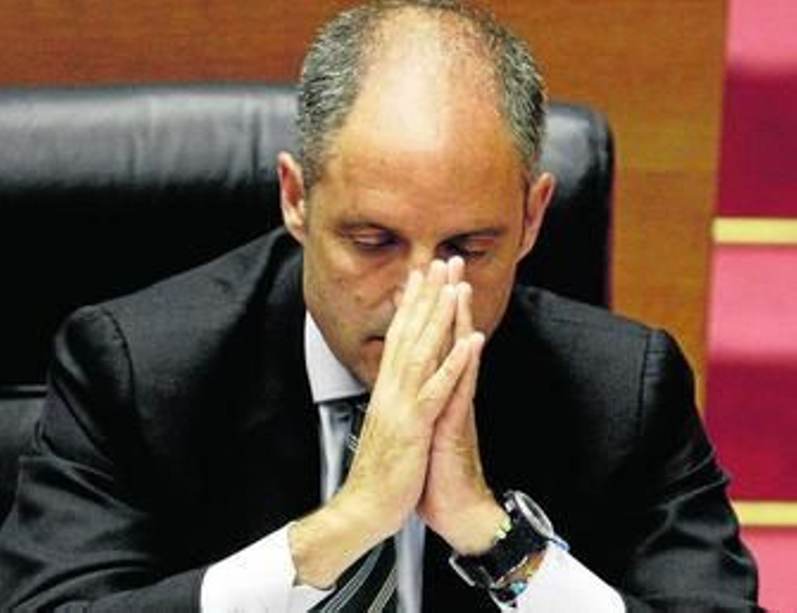 Camps, durante una sesión de control en el pleno de las Cortes valencianas.