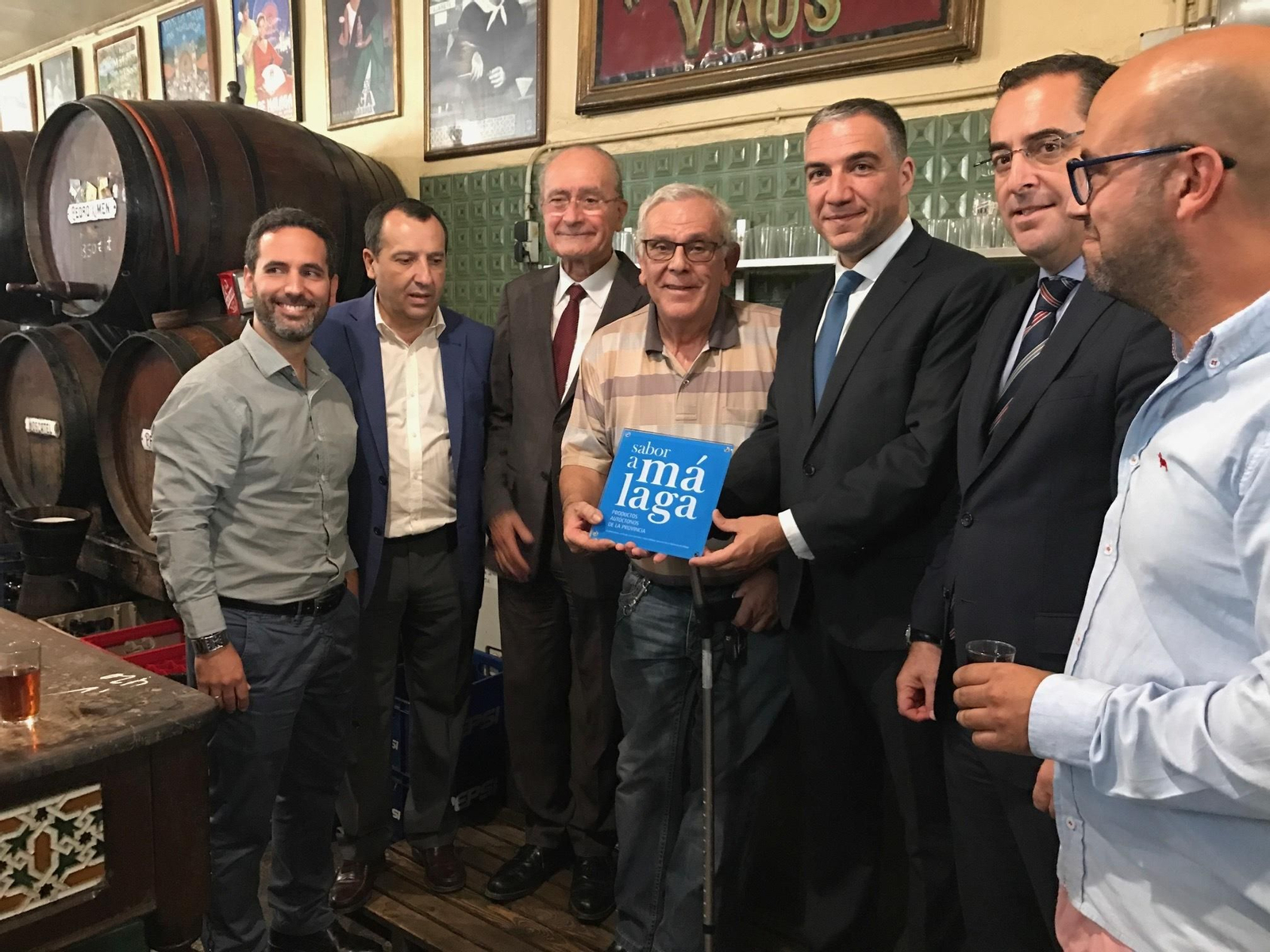 La Antigua Casa de Guardia luce ya la placa Sabor a Málaga.