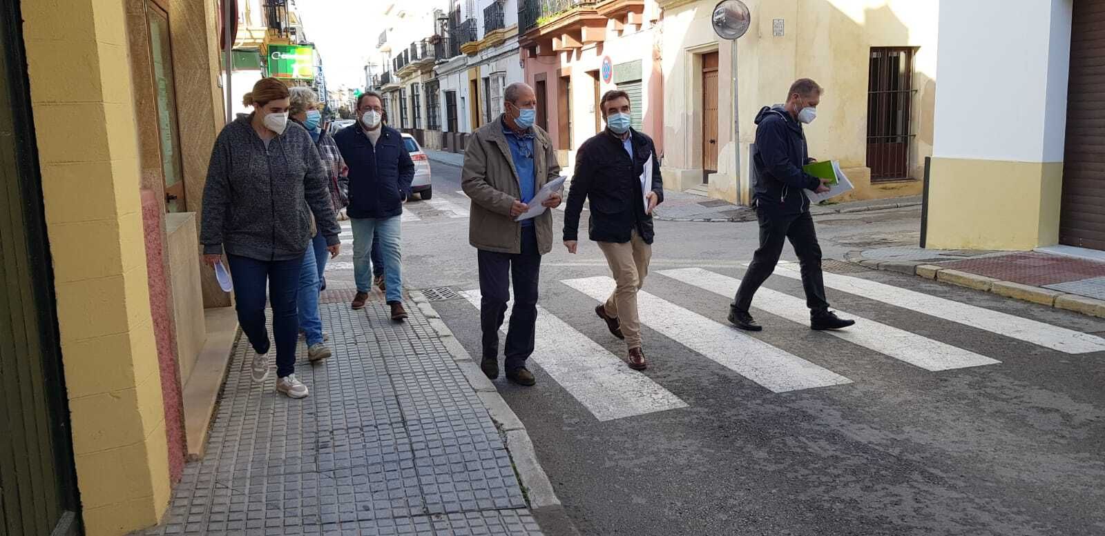 Millán Alegre, este miércoles con miembros del Consejo Local de Hermandades y Cofradías.