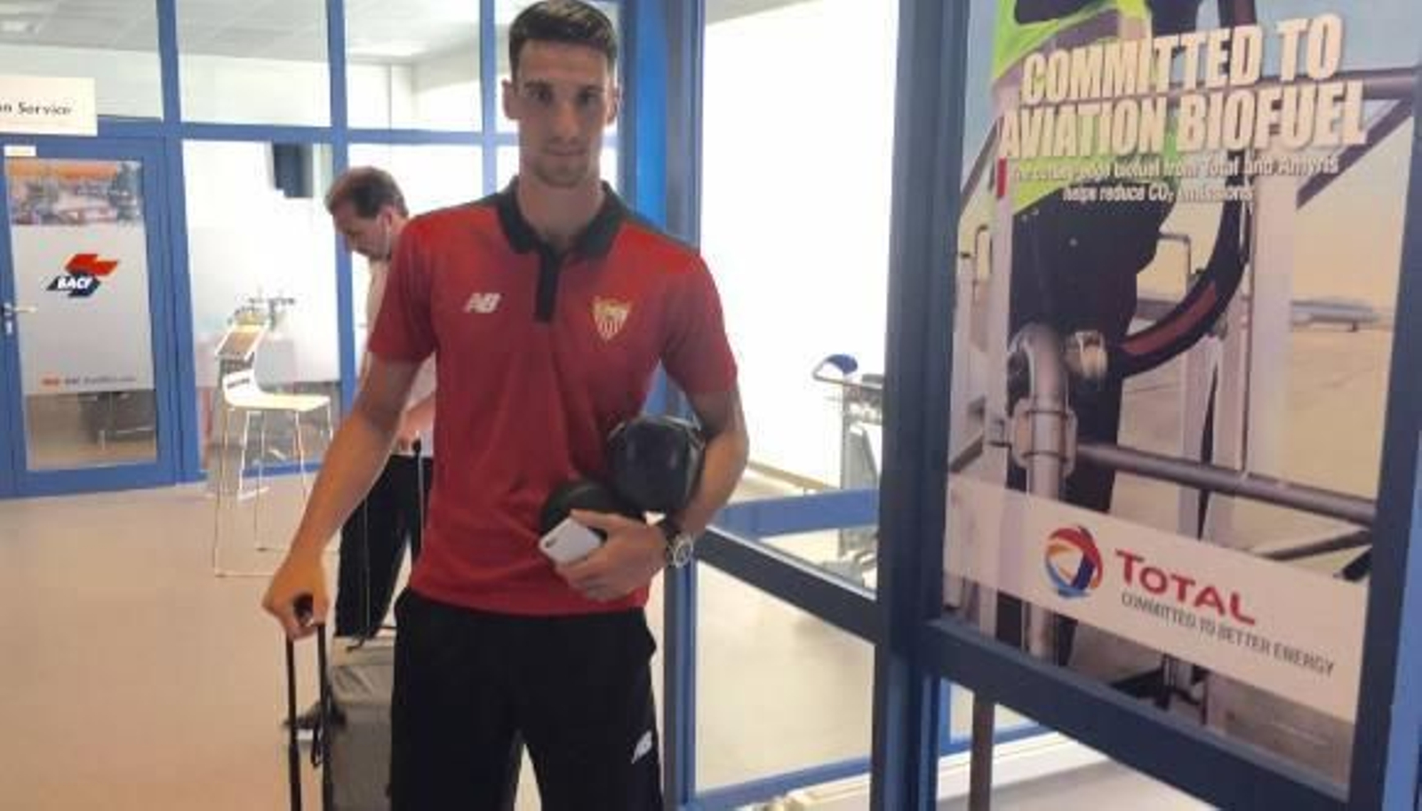 Sergio Rico: "Todos partimos de cero para hacernos con el puesto"