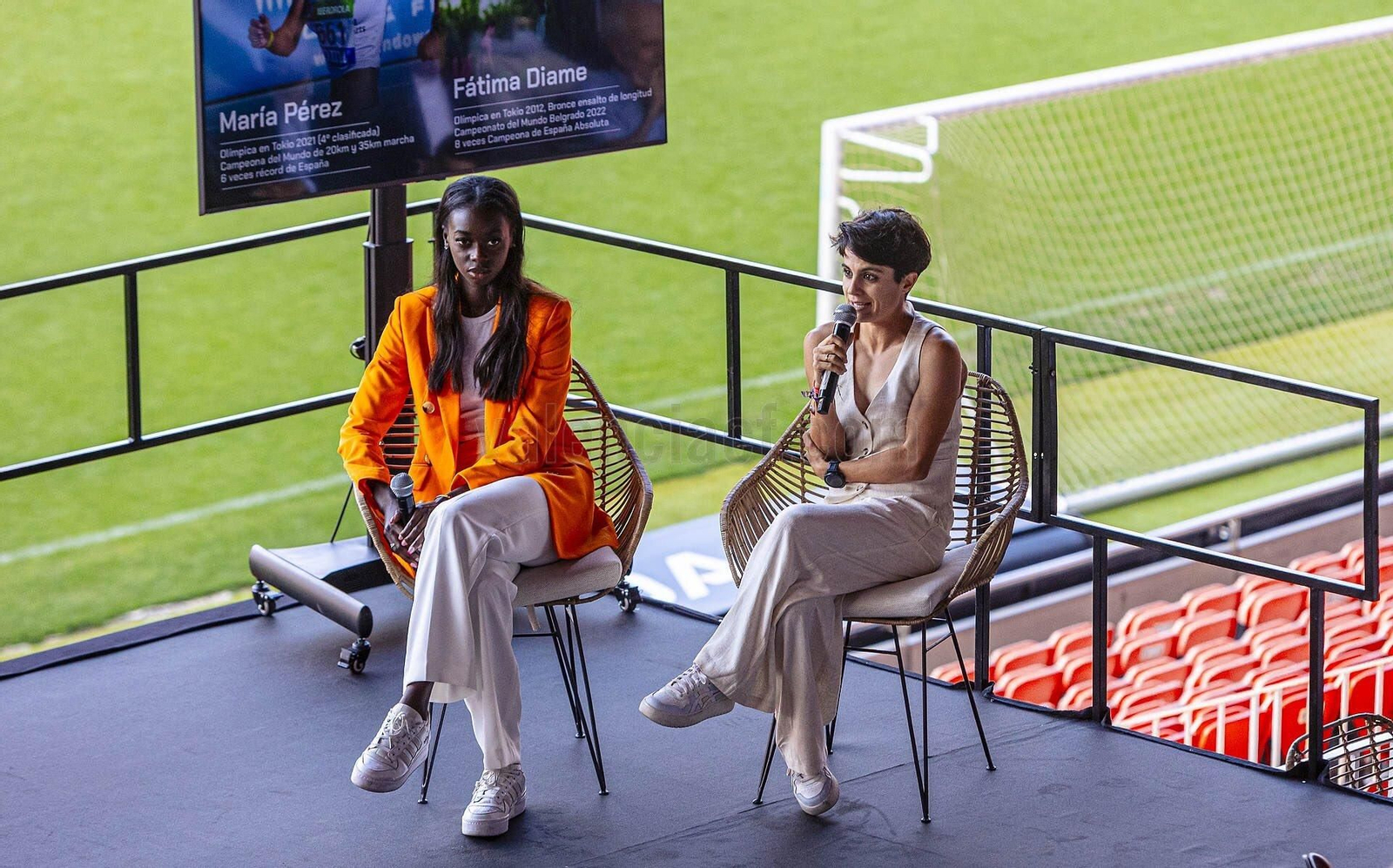 María Pérez (d) en un acto este fin de semana en Valencia