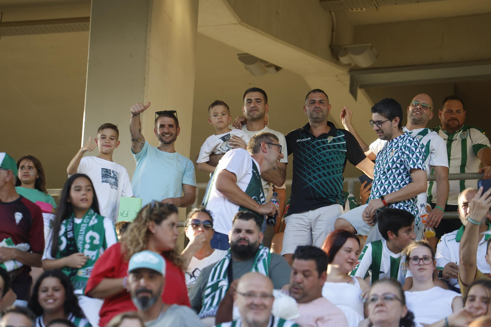Las mejores fotos del ambiente en El Arcángel para el Córdoba CF - Real Betis