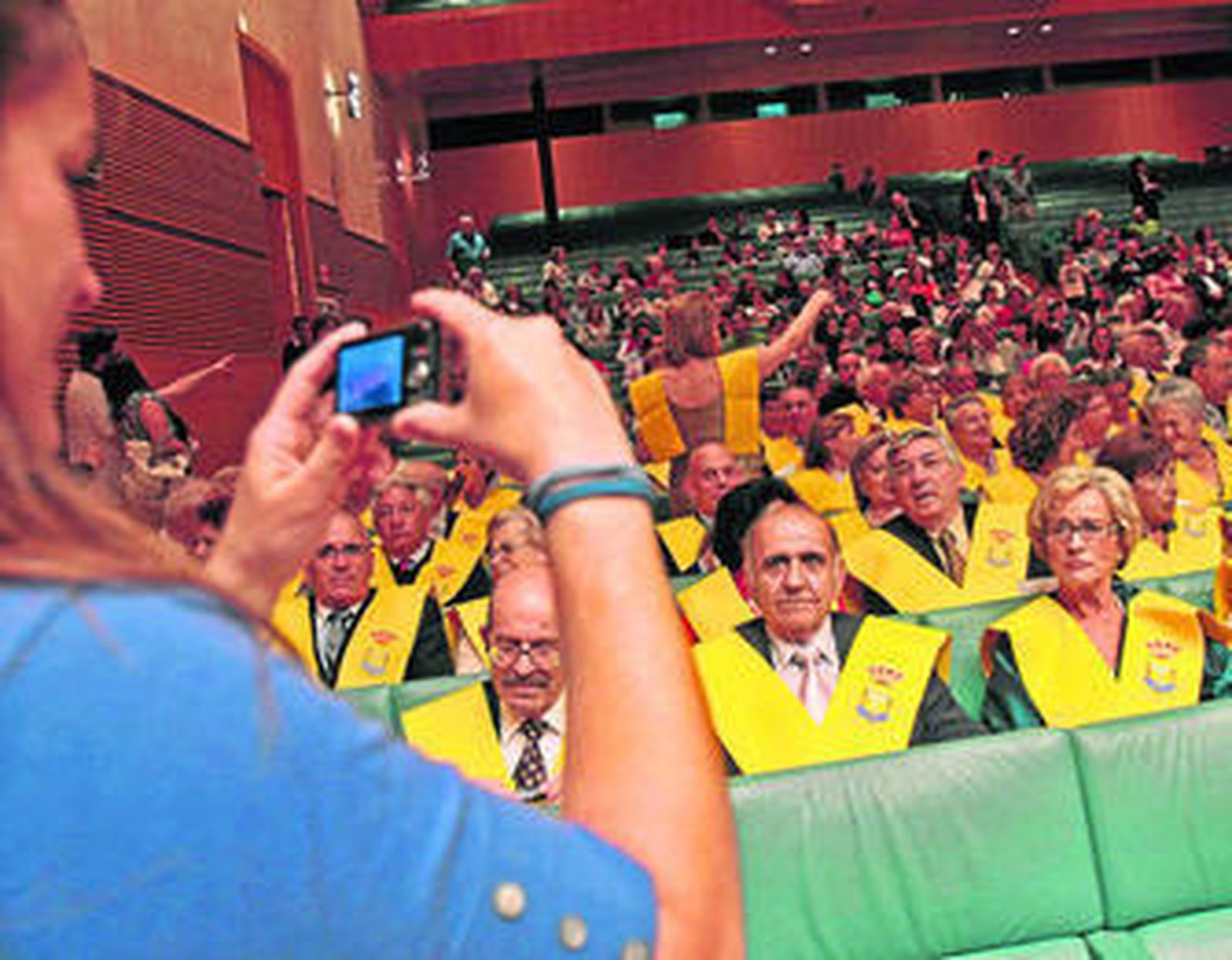 Acto de graduación de mayores en la universidad.