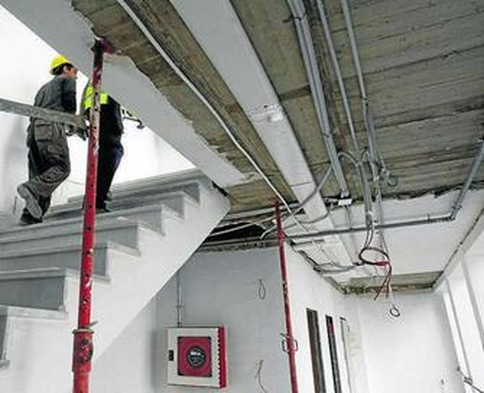 Raúl Perales y Teófila Martínez, durante la visita a la obra.