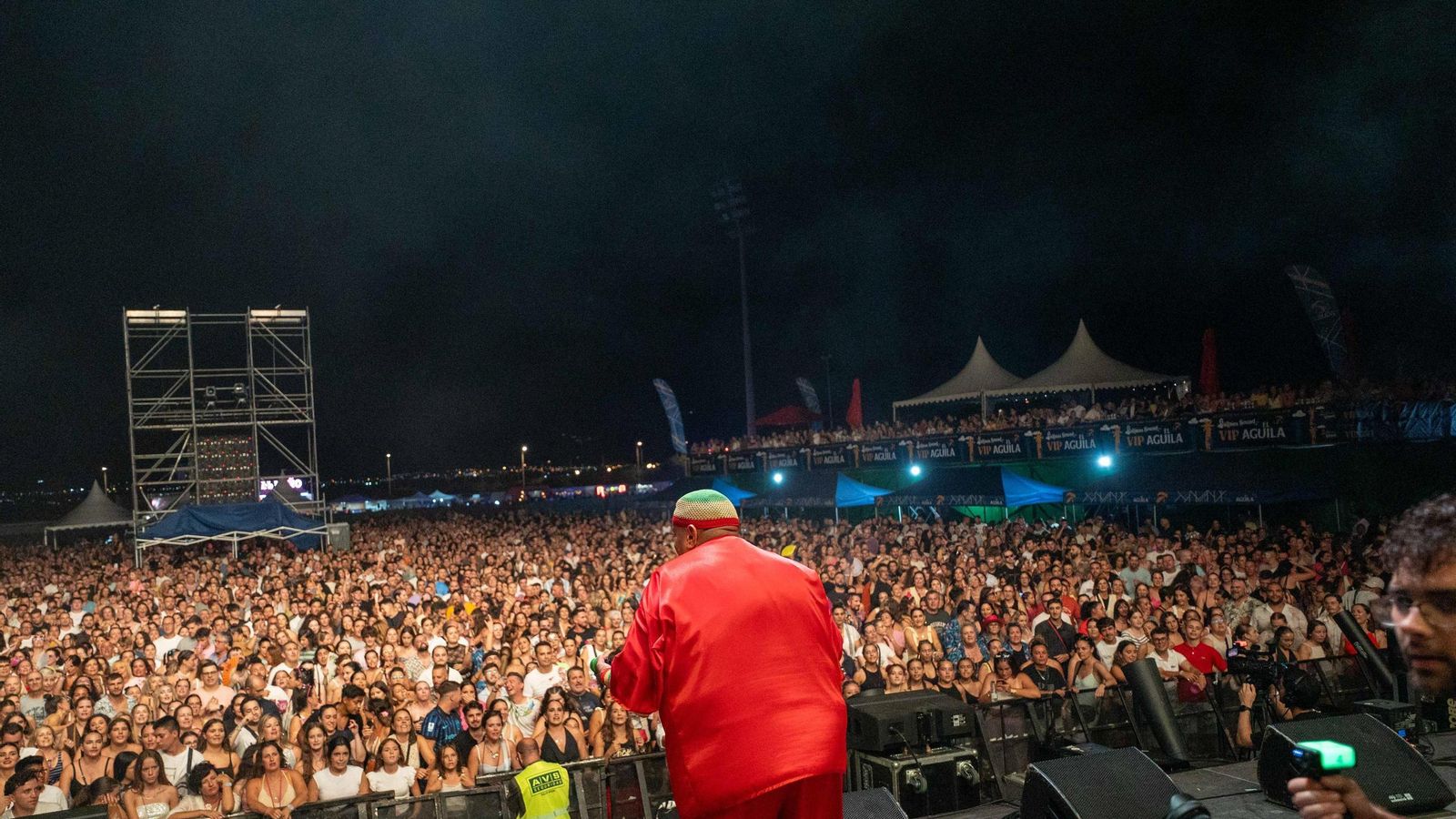 King África durante su brillante actuación.