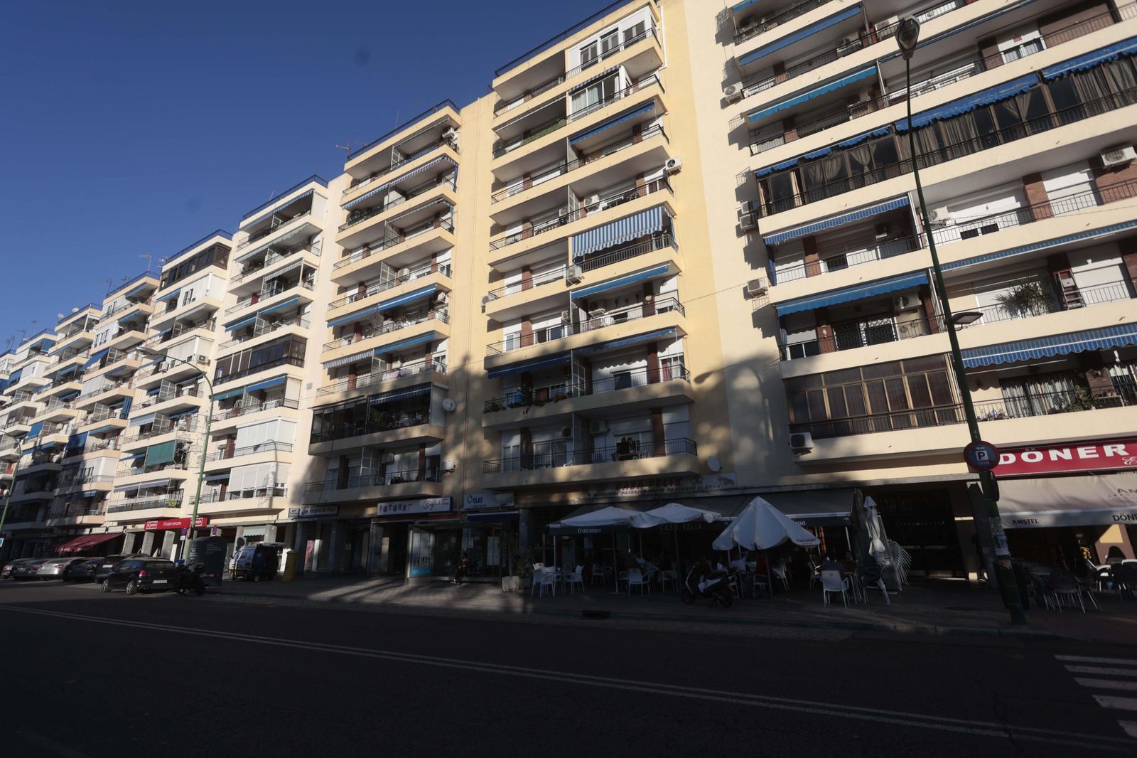 La avenida Reina Mercedes, una de las zonas saturadas de ruido.