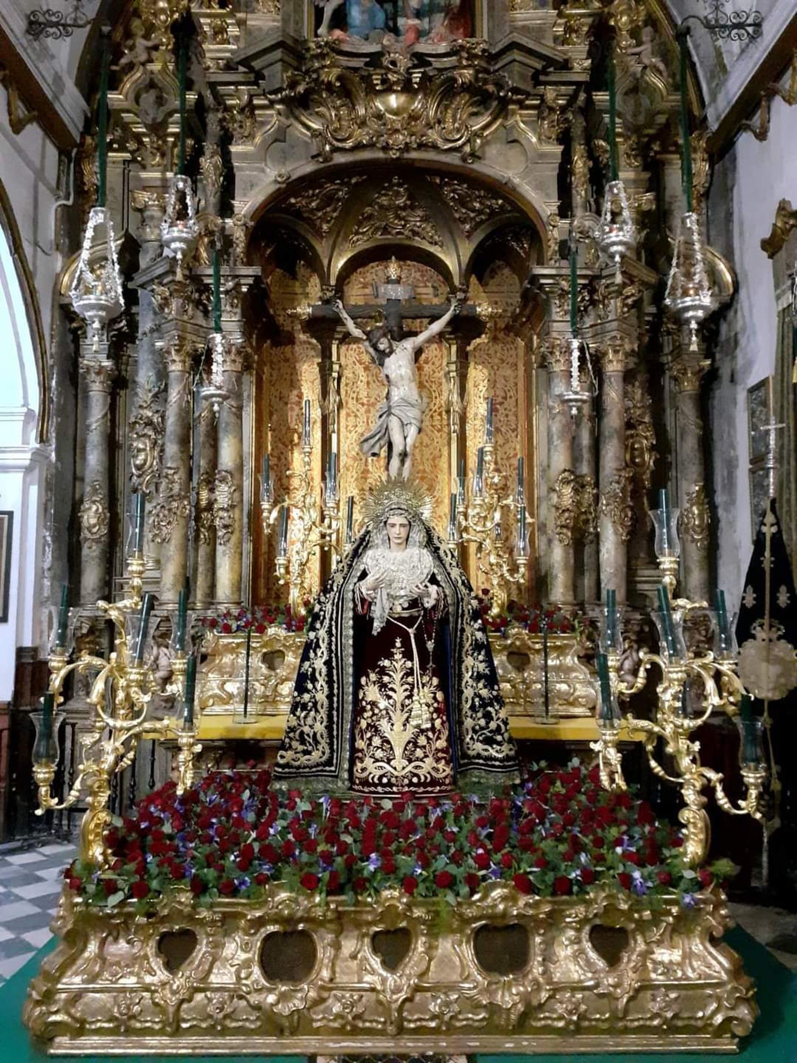 Altar dispuesto por la hermandad de Vera-Cruz para este Lunes Santo