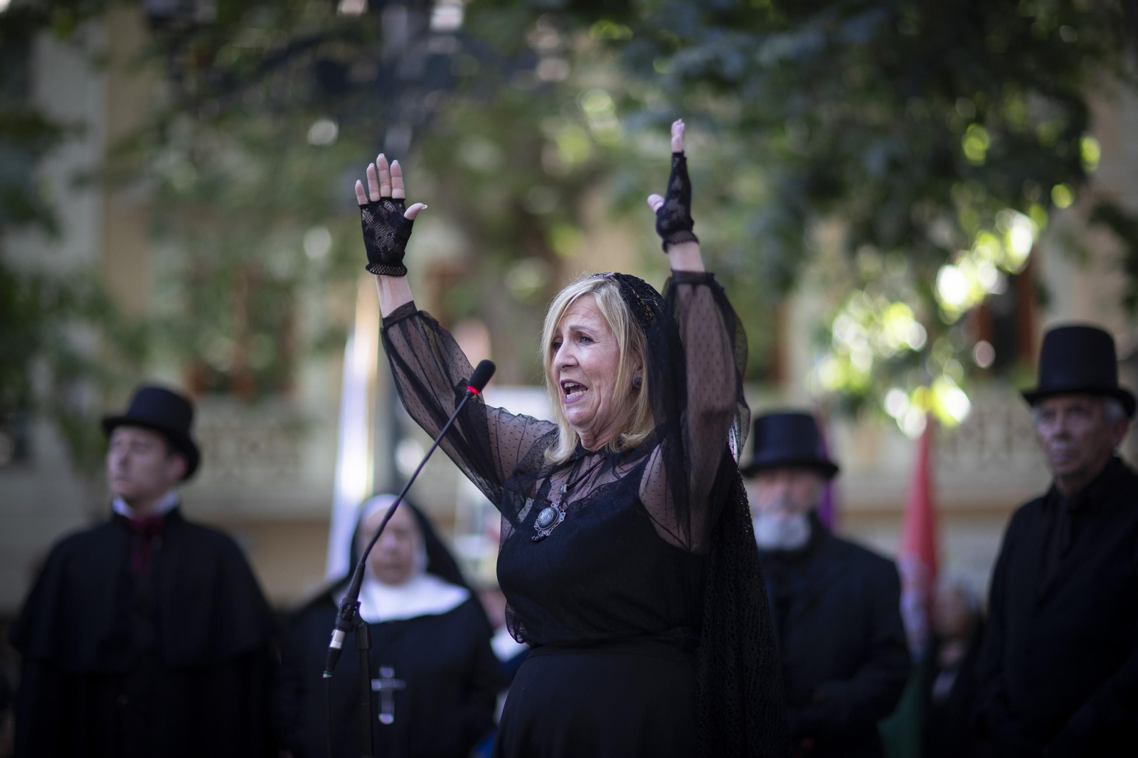 El Ayuntamiento de Granada celebra el desfile de la Corporación en comitiva bajo mazas con motivo del aniversario de la muerte de Mariana Pineda