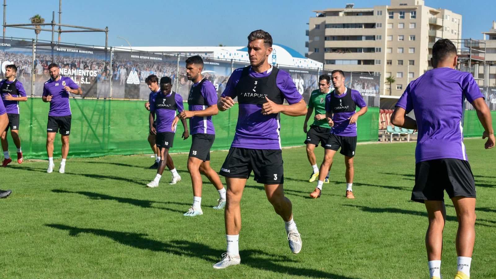 Entrenamiento de la Balona en el estadio Municipal de La Línea