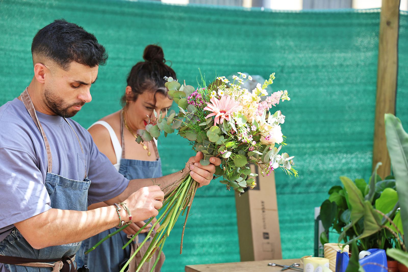 Imágenes del mercado floral ubicado en la Plaza de las Monjas de Huelva
