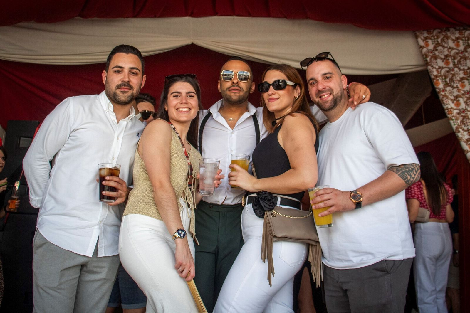 Granada vive un domingo de Corpus marcado por el buen tiempo.