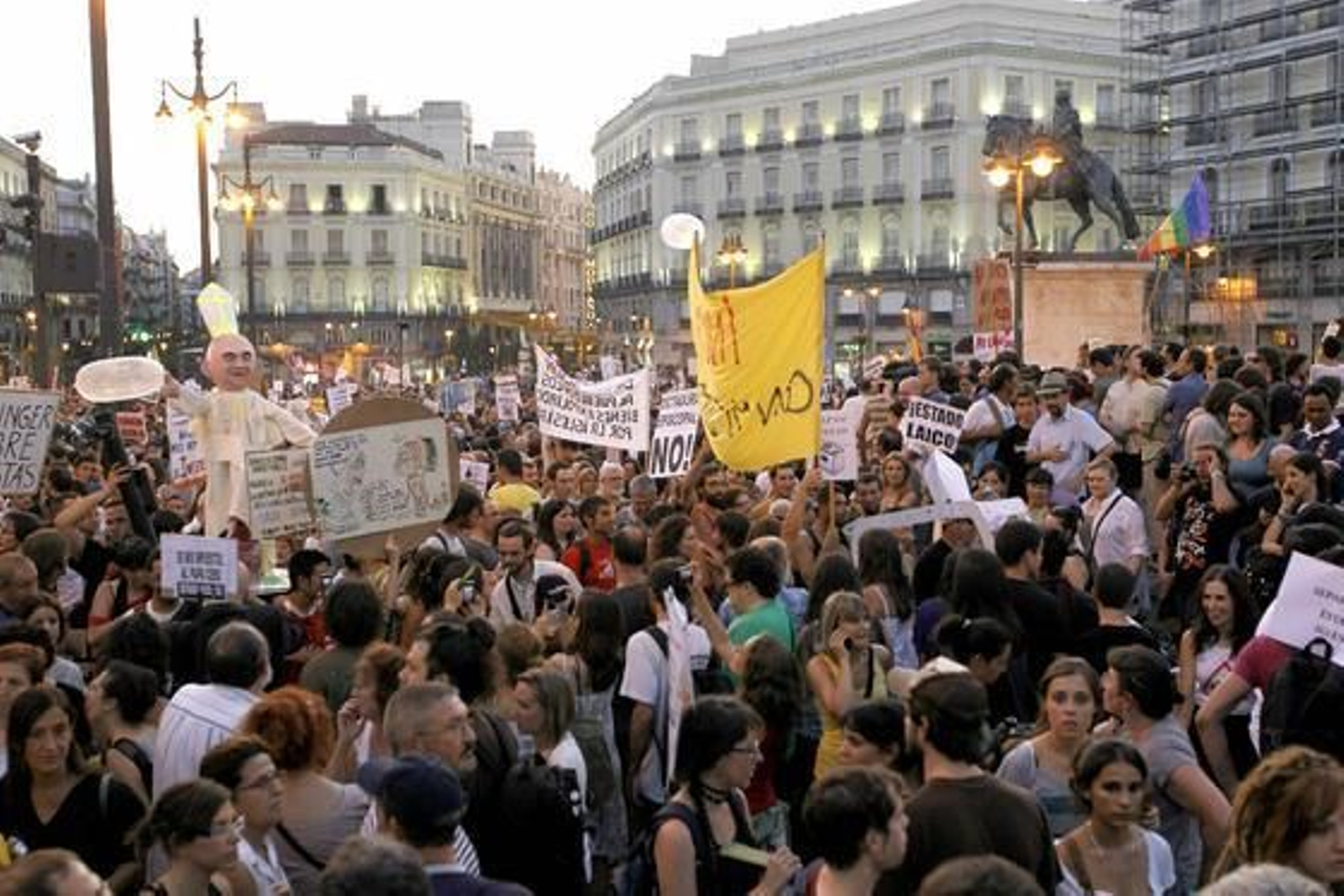 Manifestación contra la visita del Papa.

Foto: efe
