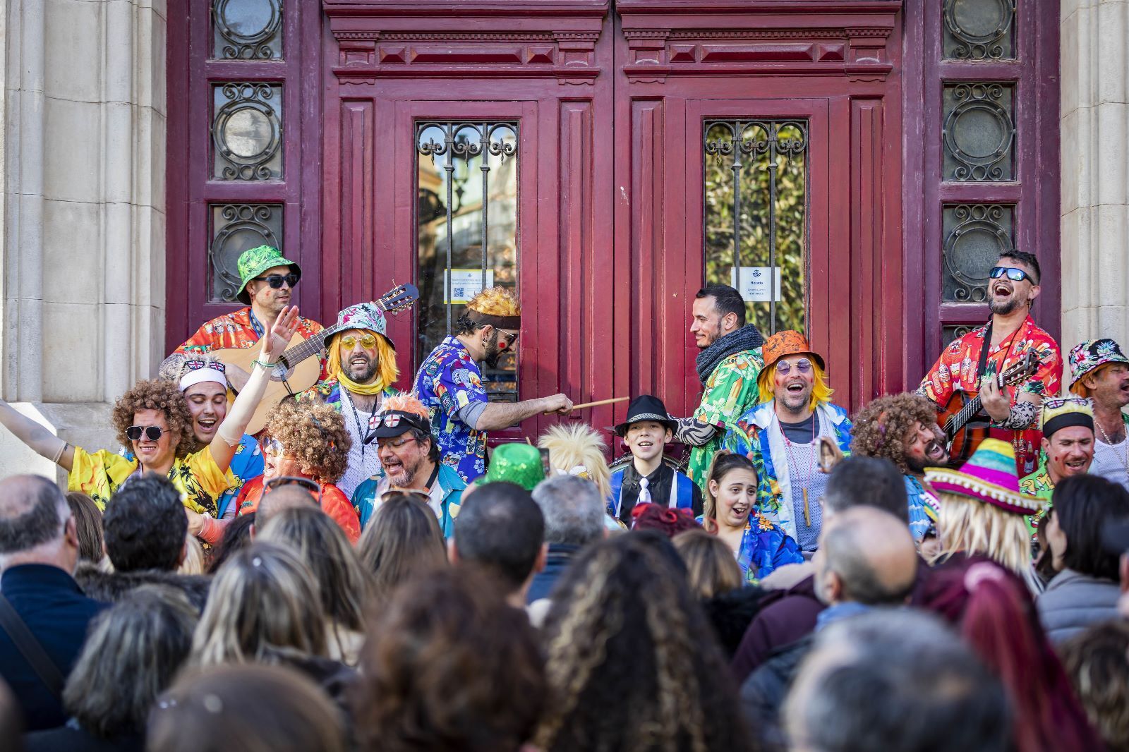 Las imágenes del Domingo de Piñata del Carnaval de Cádiz 2023.