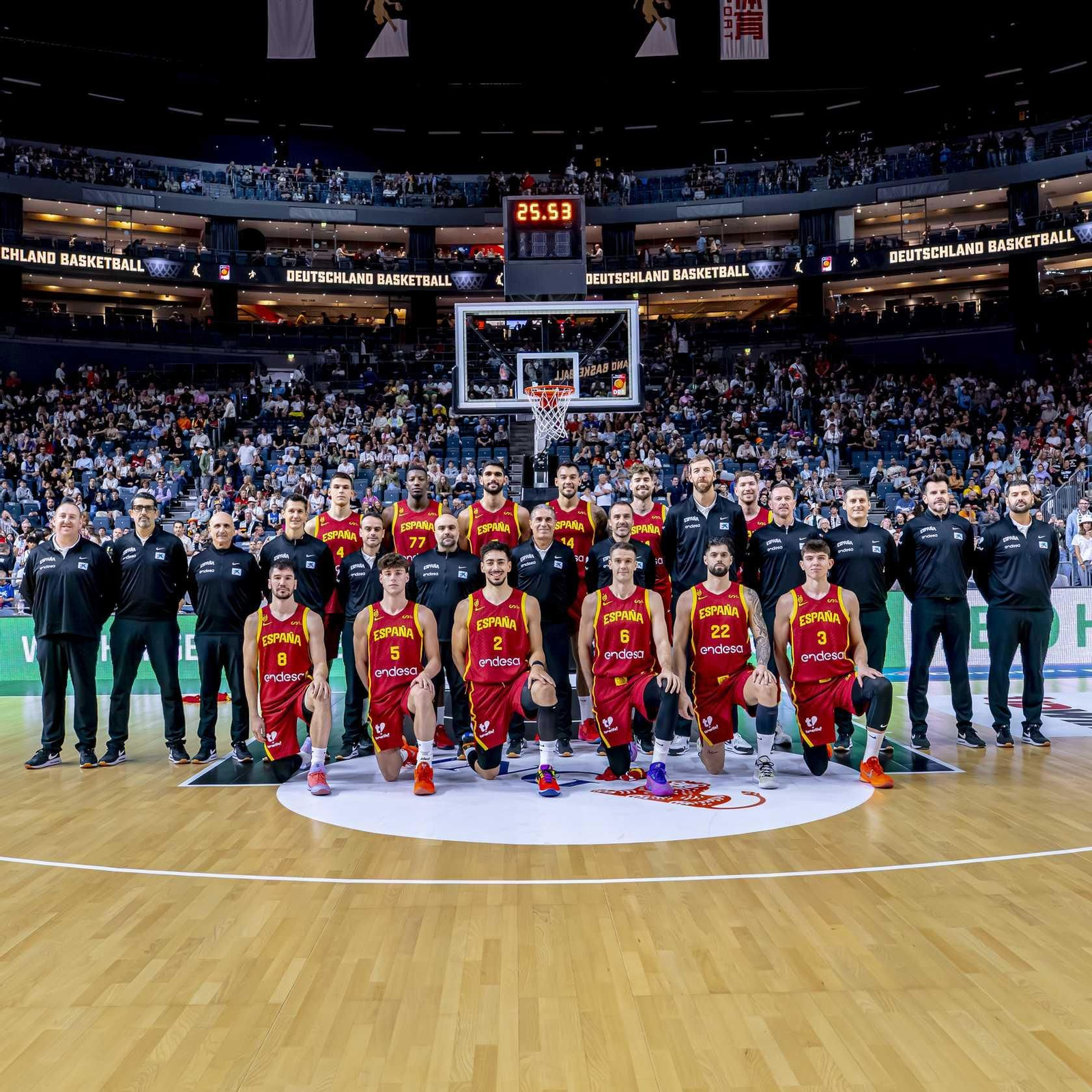 Mario Saint-Supéry, con España.