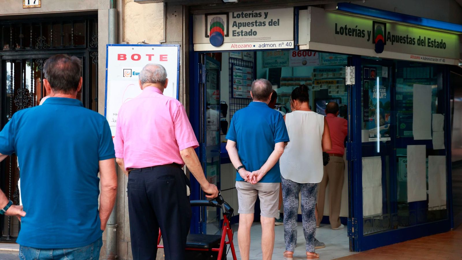 Una administración de Loterías sevillana, en una imagen de archivo