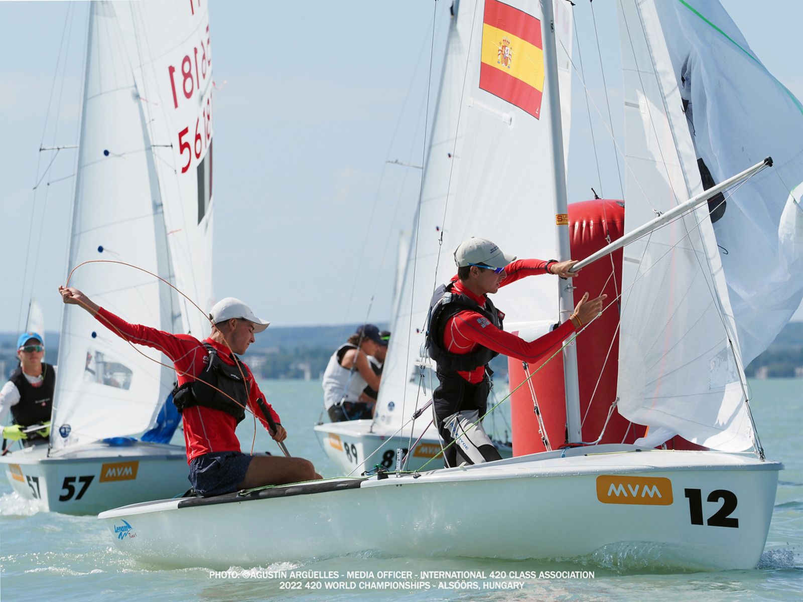 Fernando y Carlos Flethes, durante la última regata en aguas húngaras.