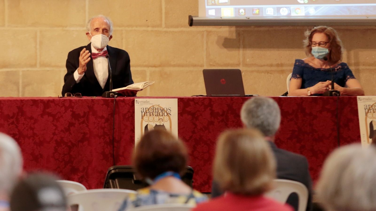 Un momento de la conferencia de Silvia María Pérez y Alberto Ruiz-Berdejo Beato.